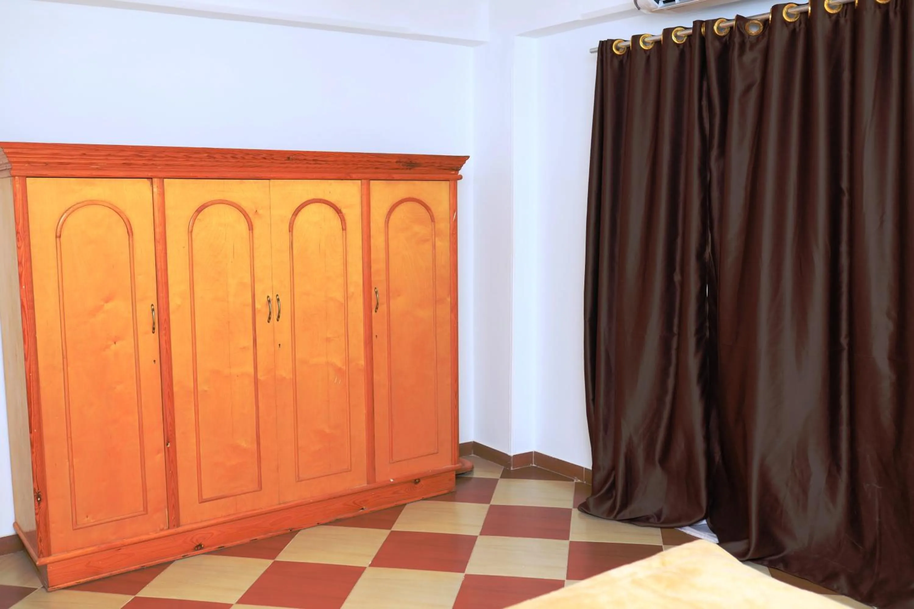 wardrobe in Spring Hotel Luxor