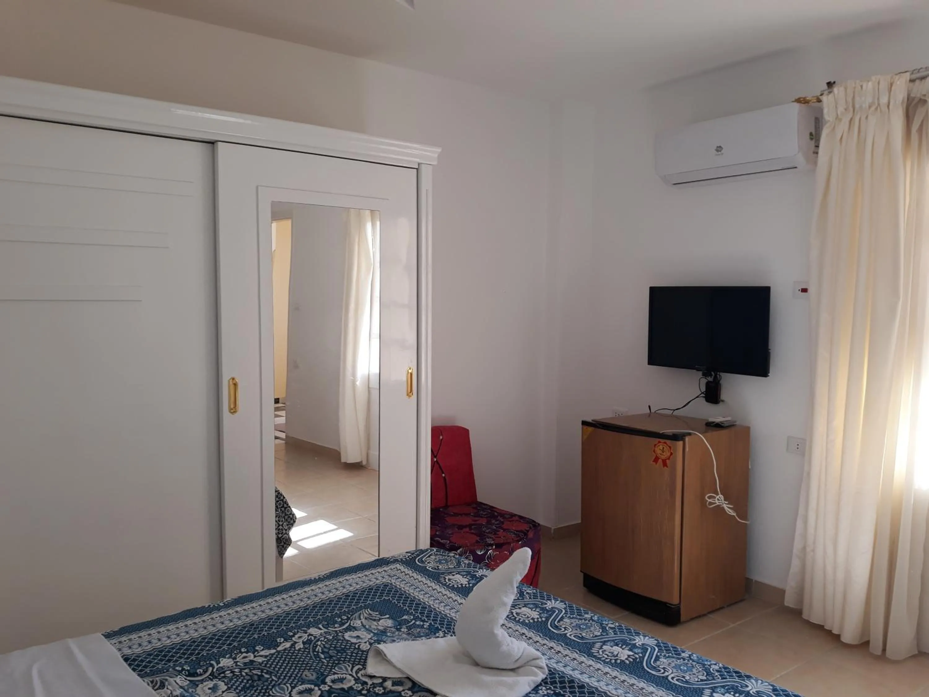 TV and multimedia, Bed in Spring Hotel Luxor