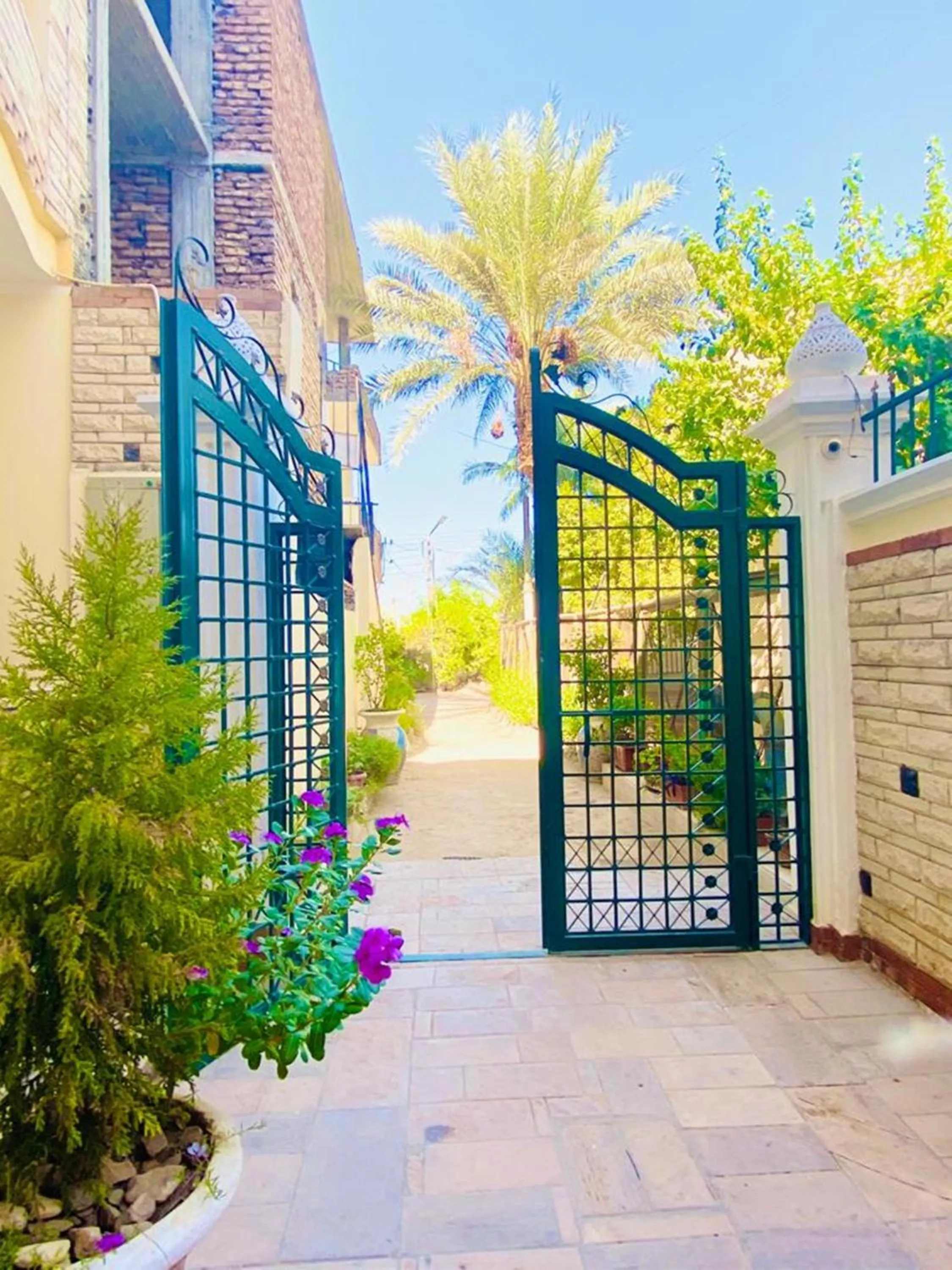 Facade/entrance in Spring Hotel Luxor