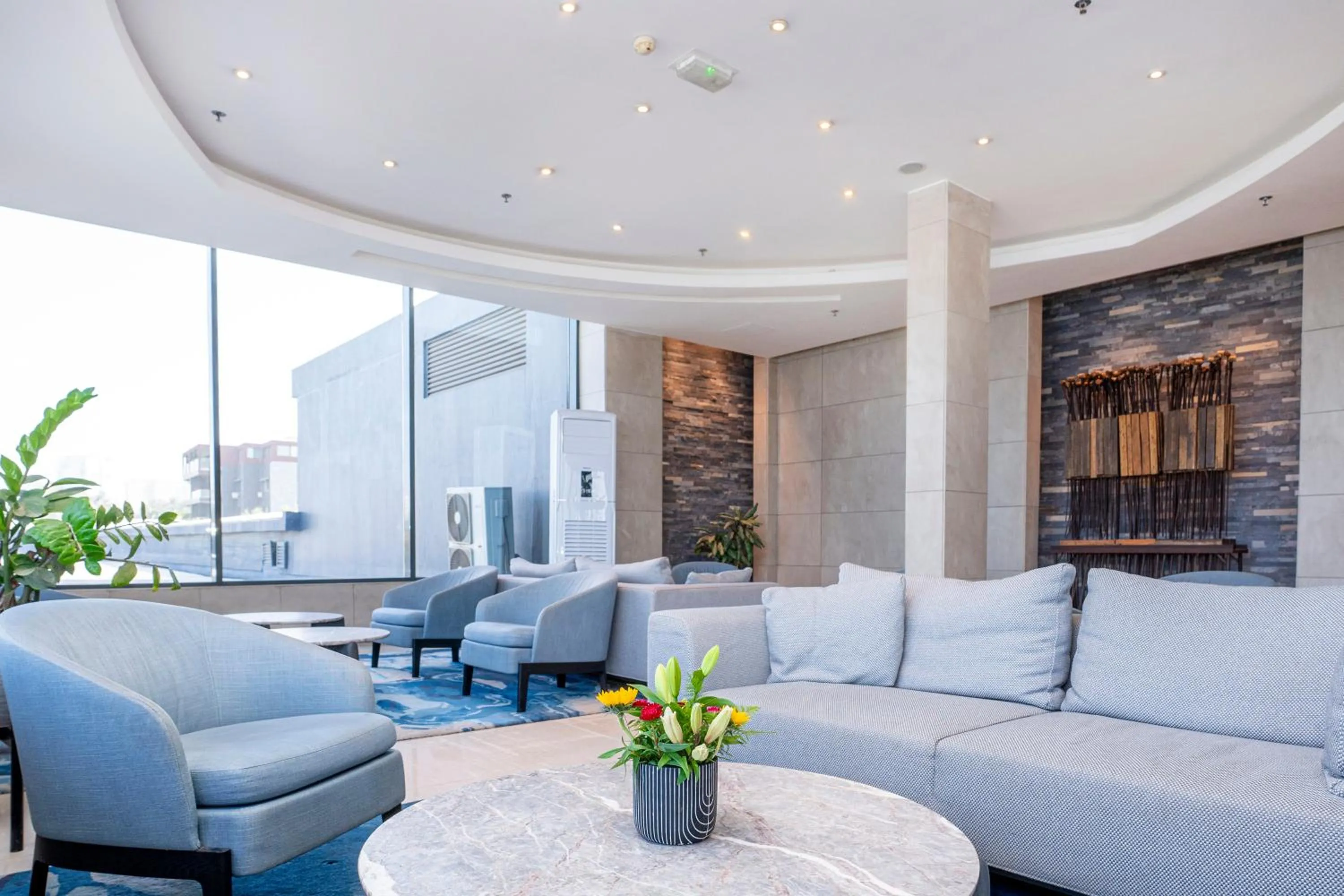 Lounge or bar in Noom Hotel Dakar Sea Plaza, a member of Radisson Individuals