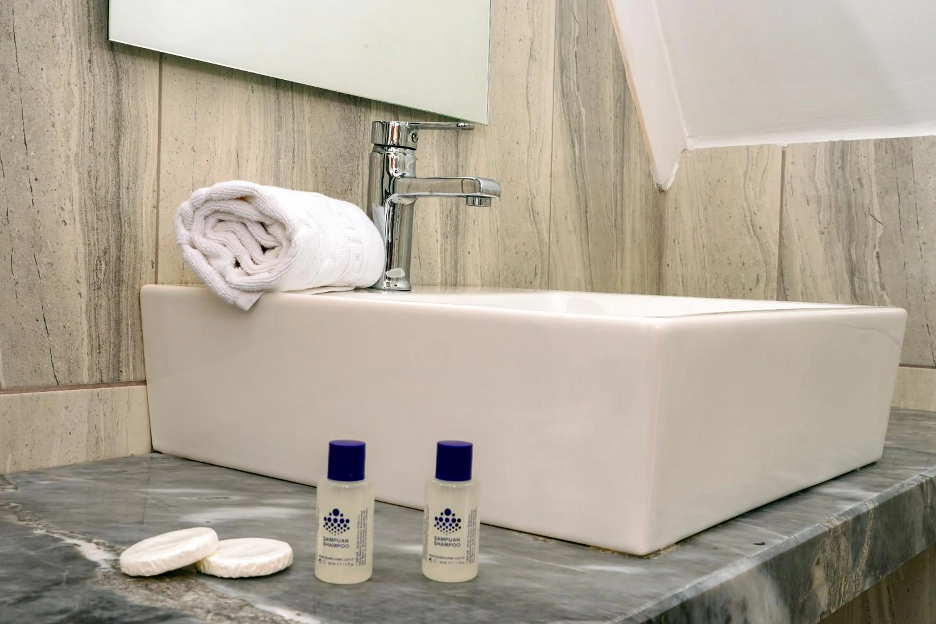 Bathroom in Miss Cleopatra Hotel