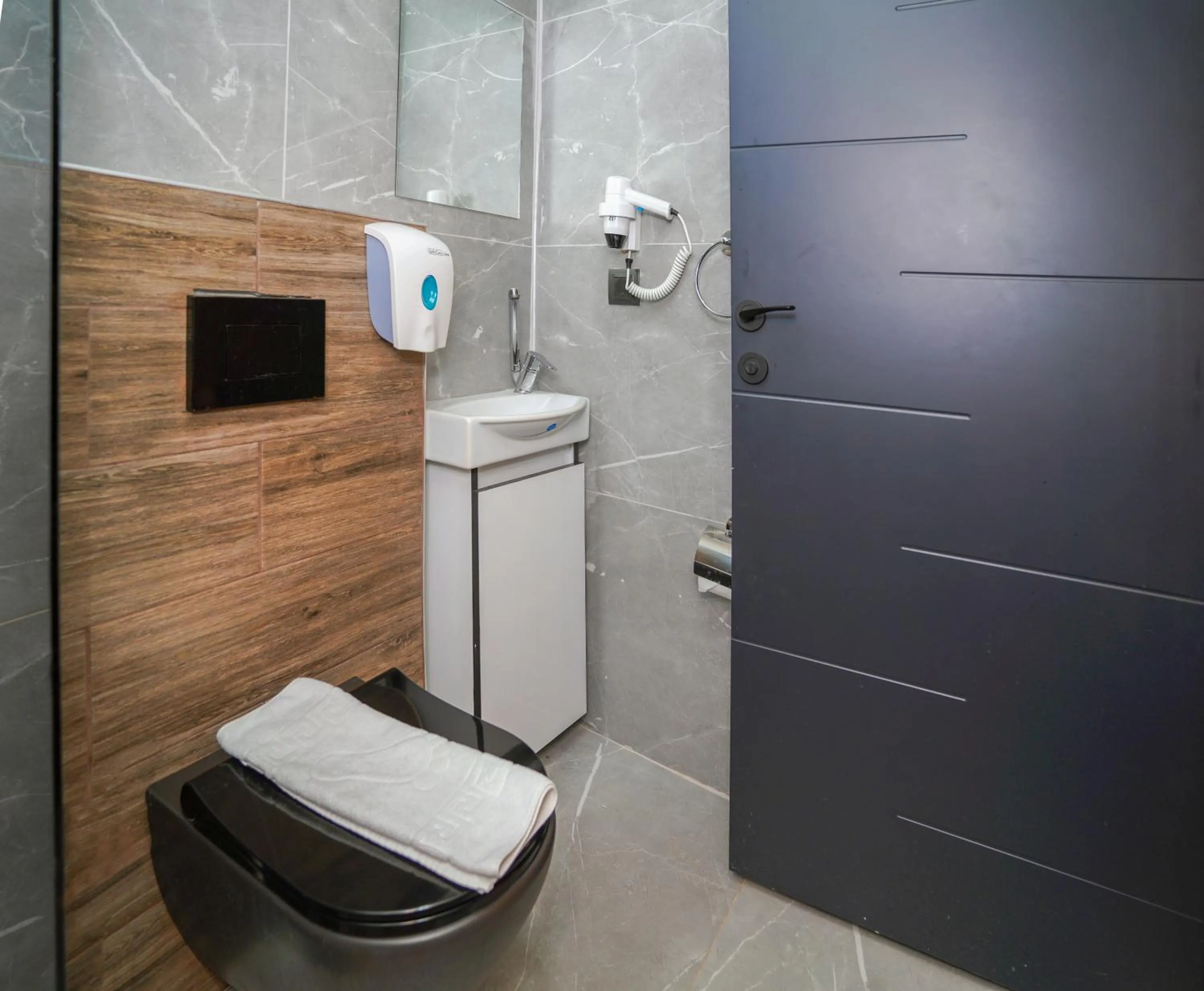 Bathroom in Miss Cleopatra Hotel