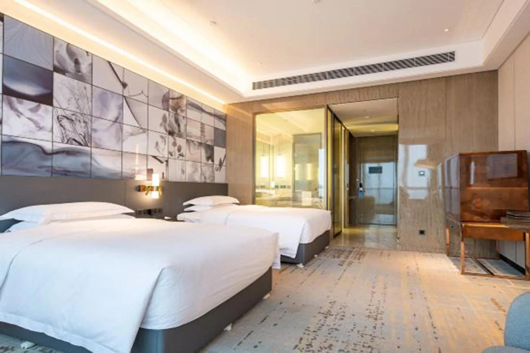 Photo of the whole room, Bed in Wyndham Grand Suzhou Fenhu