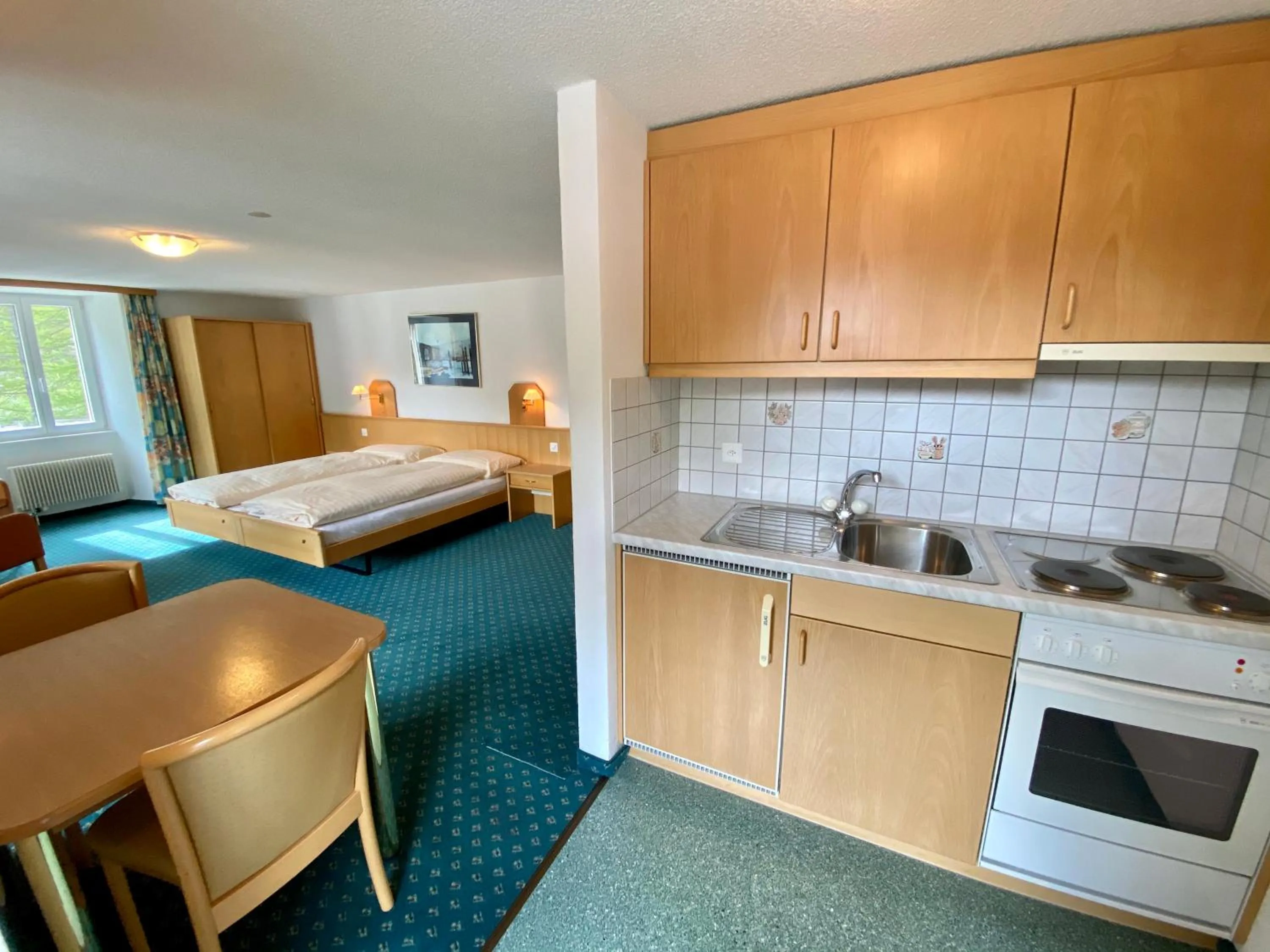 Kitchen or kitchenette, Bed in Hotel Portjengrat