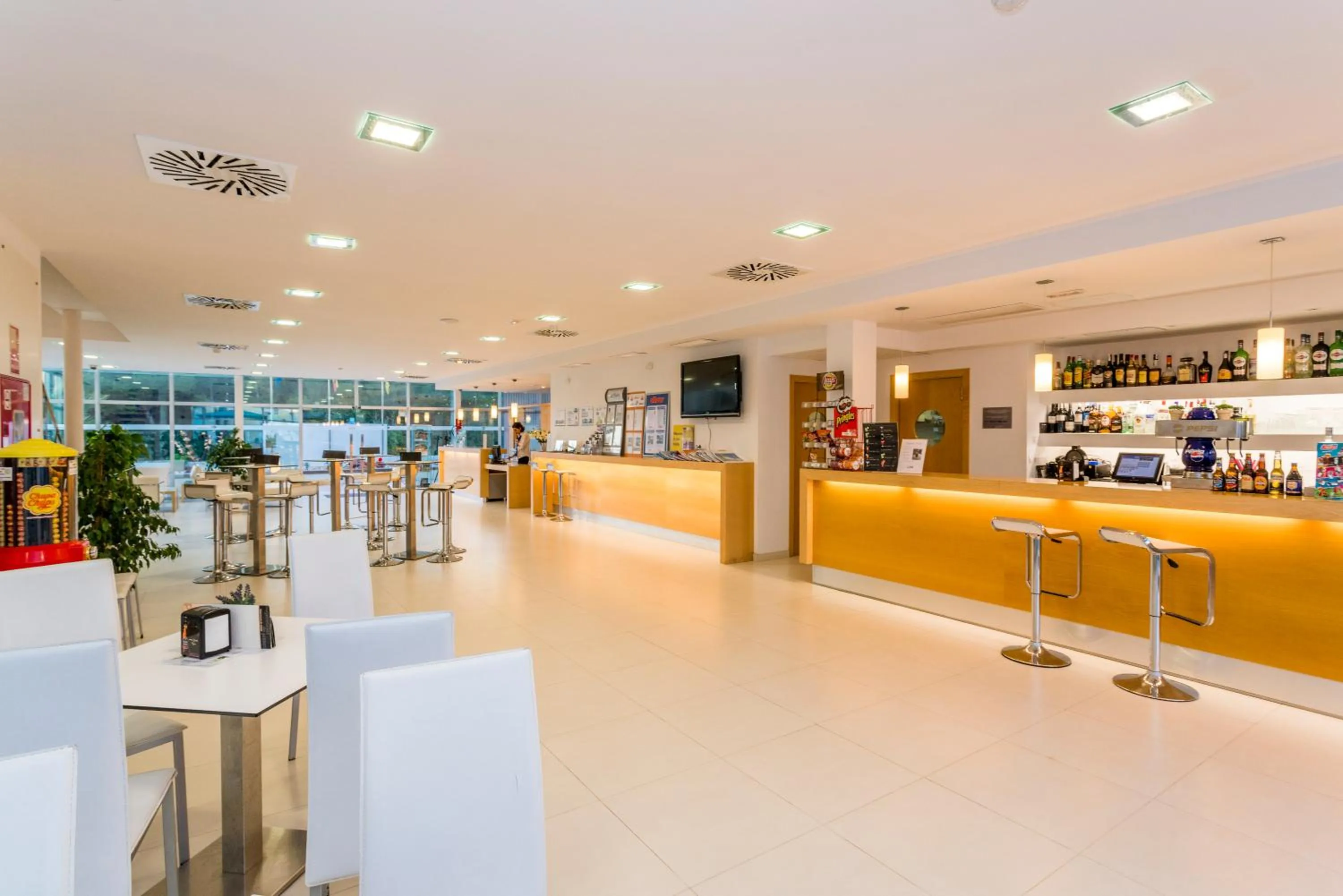 Lounge or bar in Apartaments Cales de Ponent