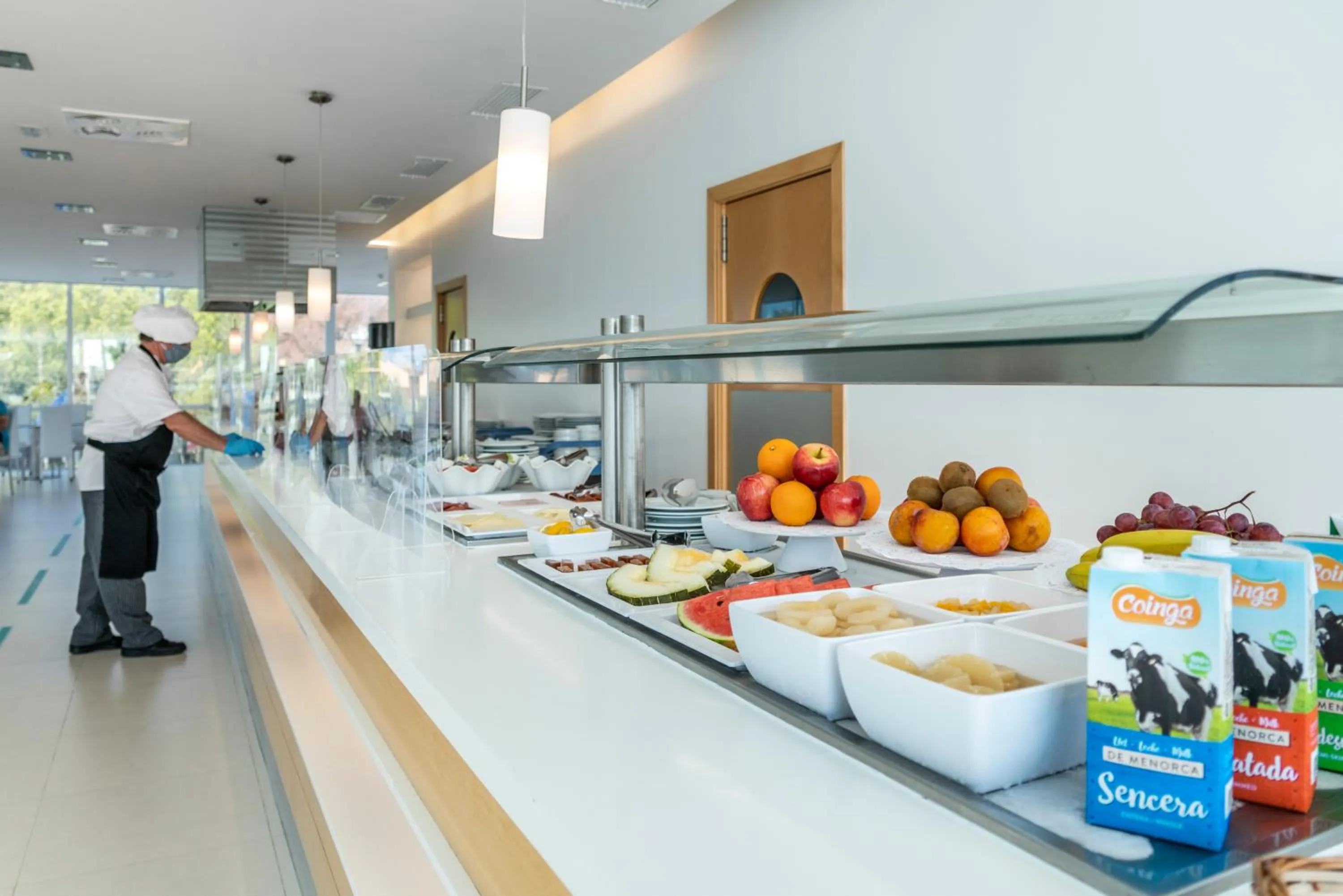 Buffet breakfast in Apartaments Cales de Ponent