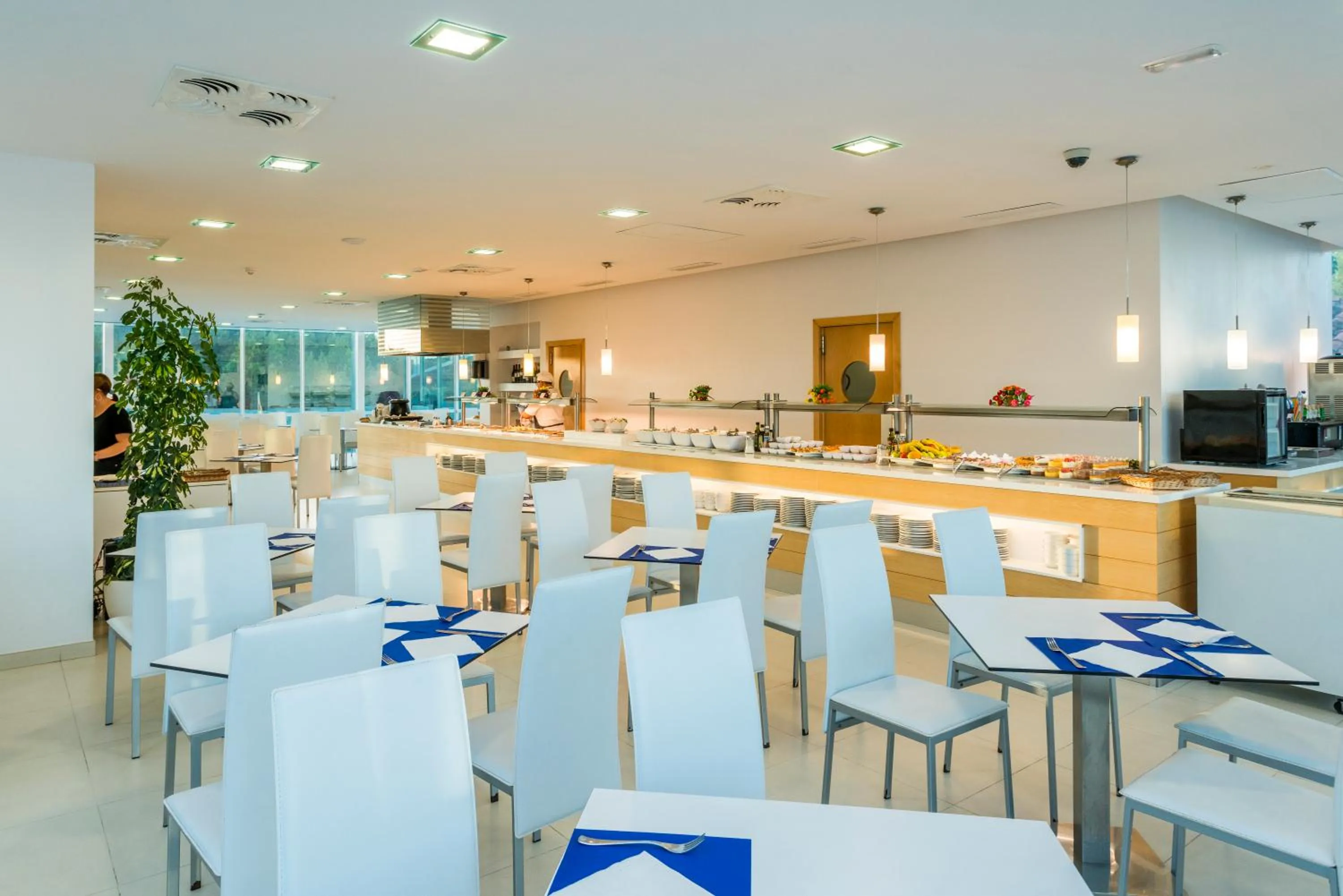 Restaurant/places to eat in Apartaments Cales de Ponent