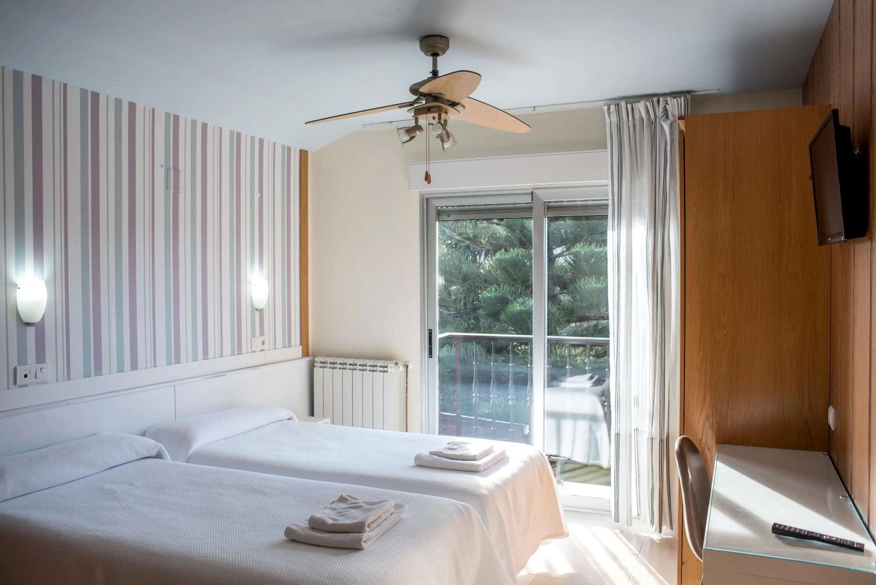 Bed in Hotel Ría de Suances