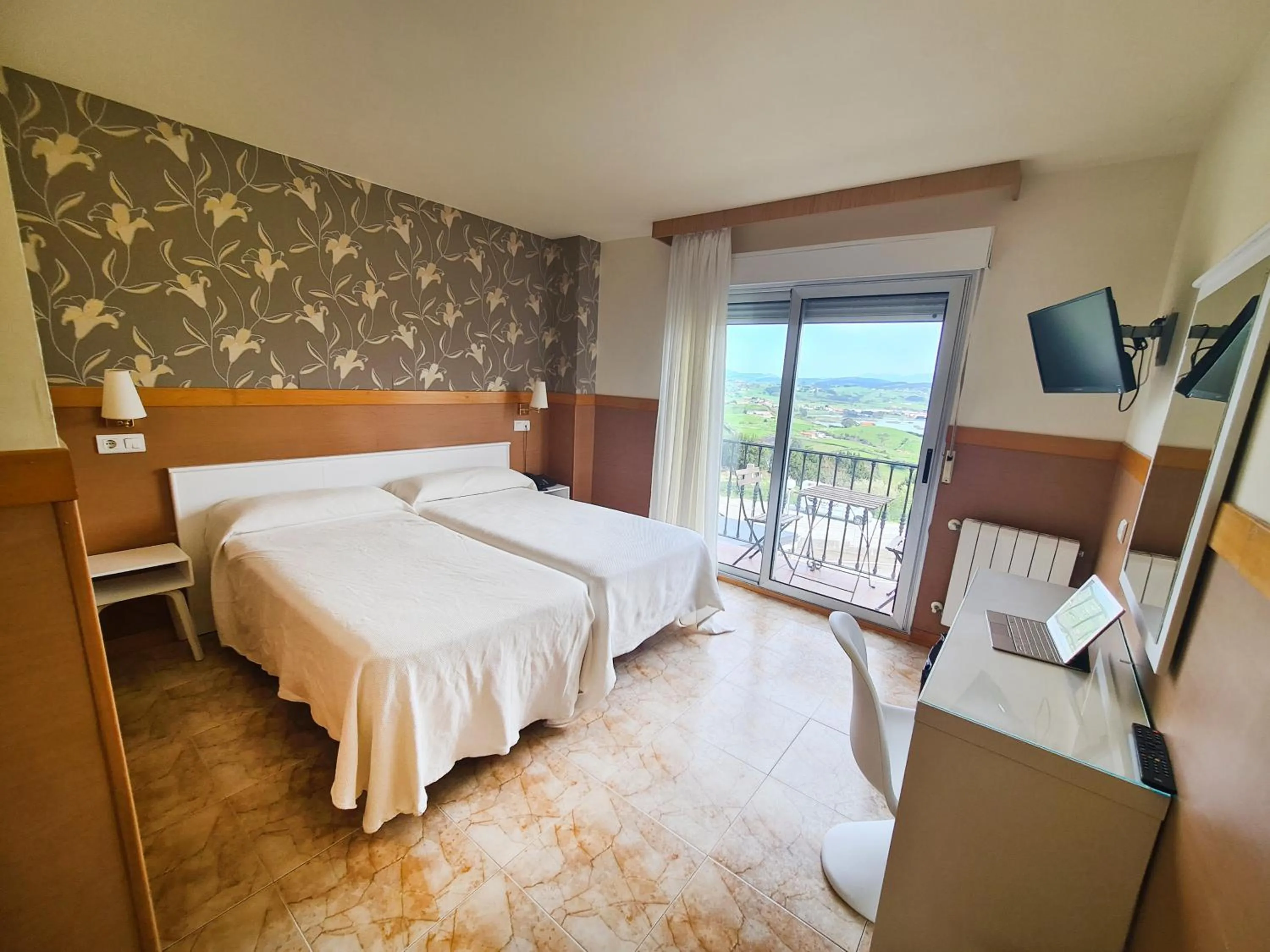 Bed in Hotel Ría de Suances