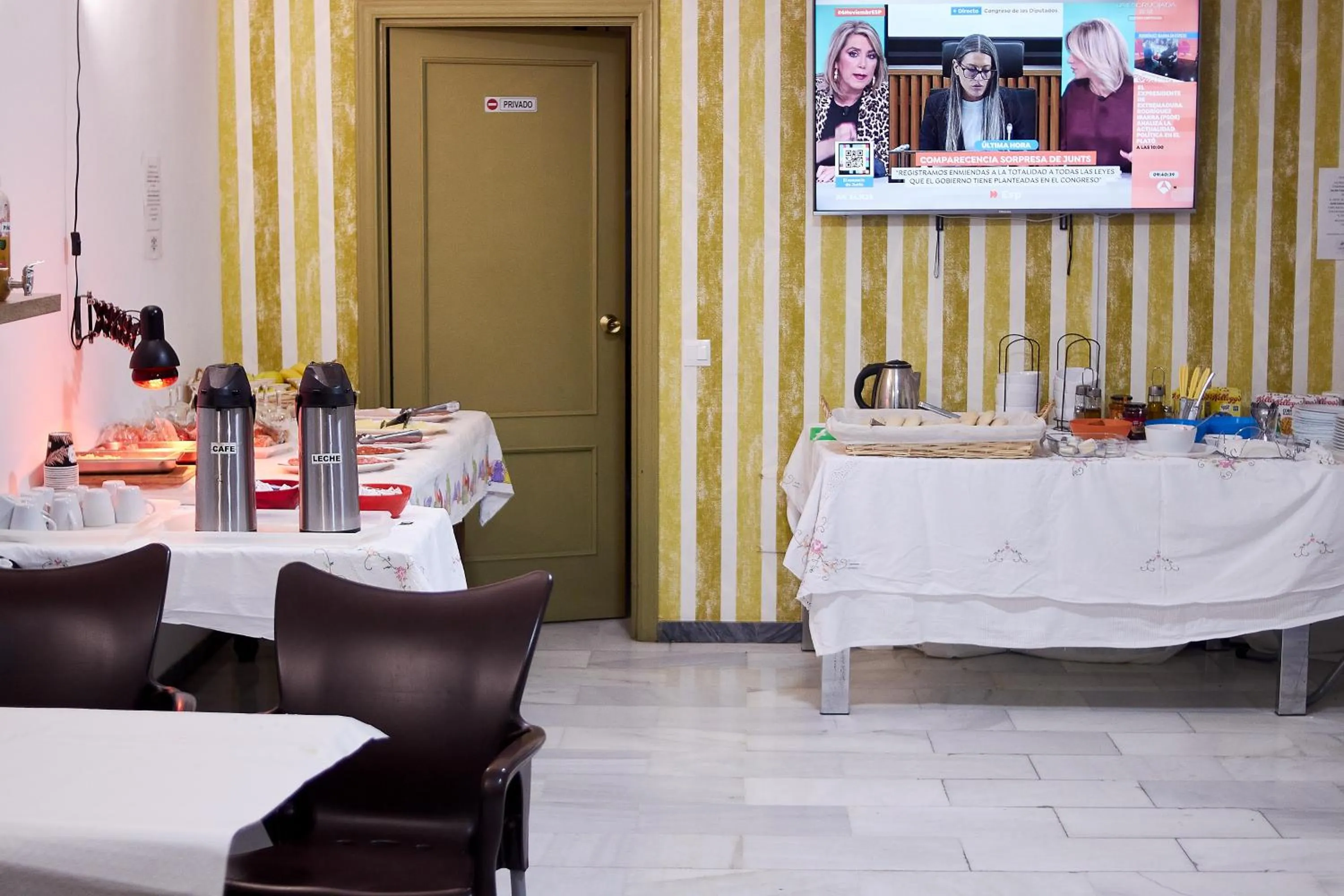 Buffet breakfast in Hotel Virgen de los Reyes