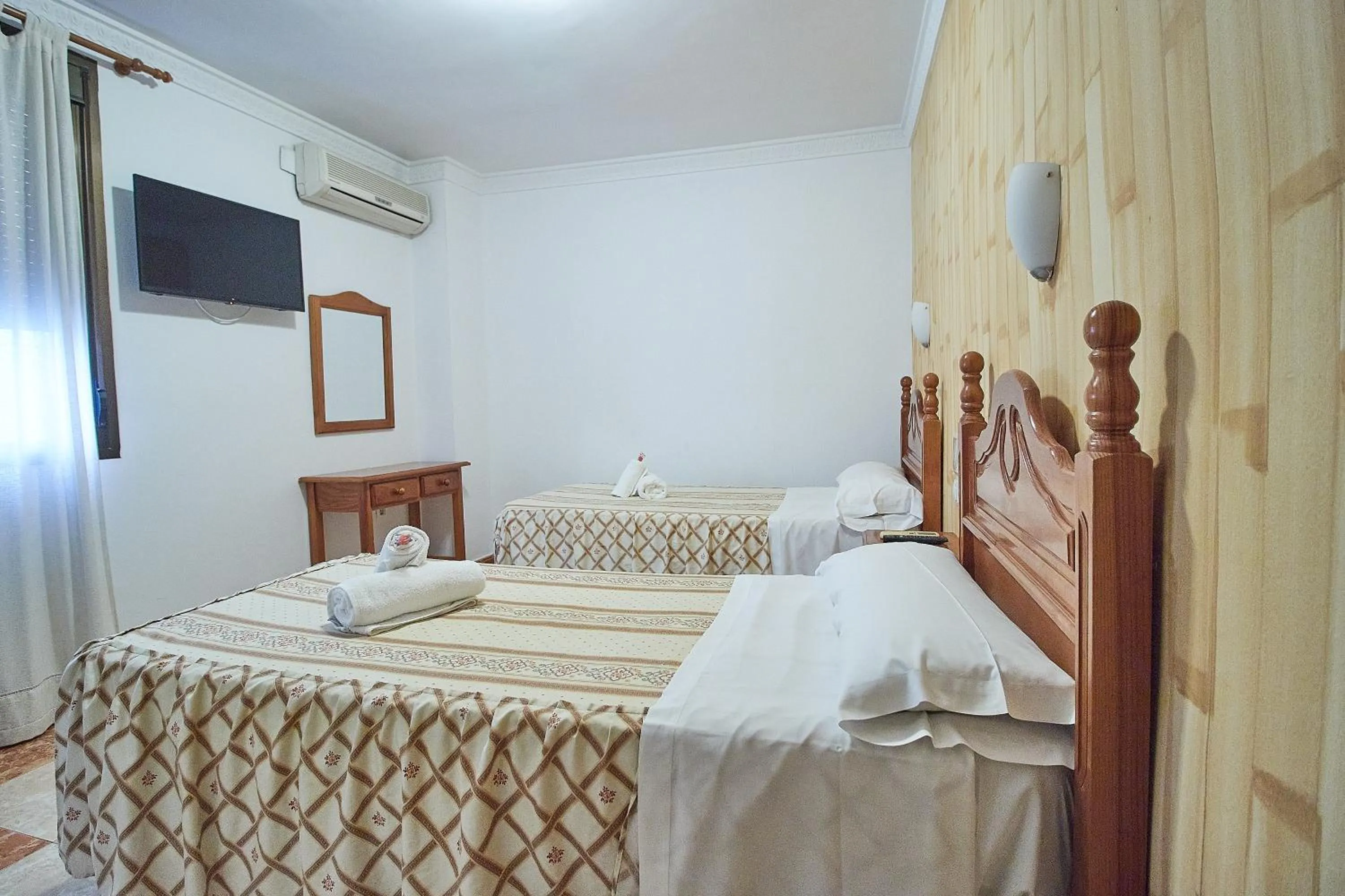 Bedroom, Bed in Hotel Virgen de los Reyes
