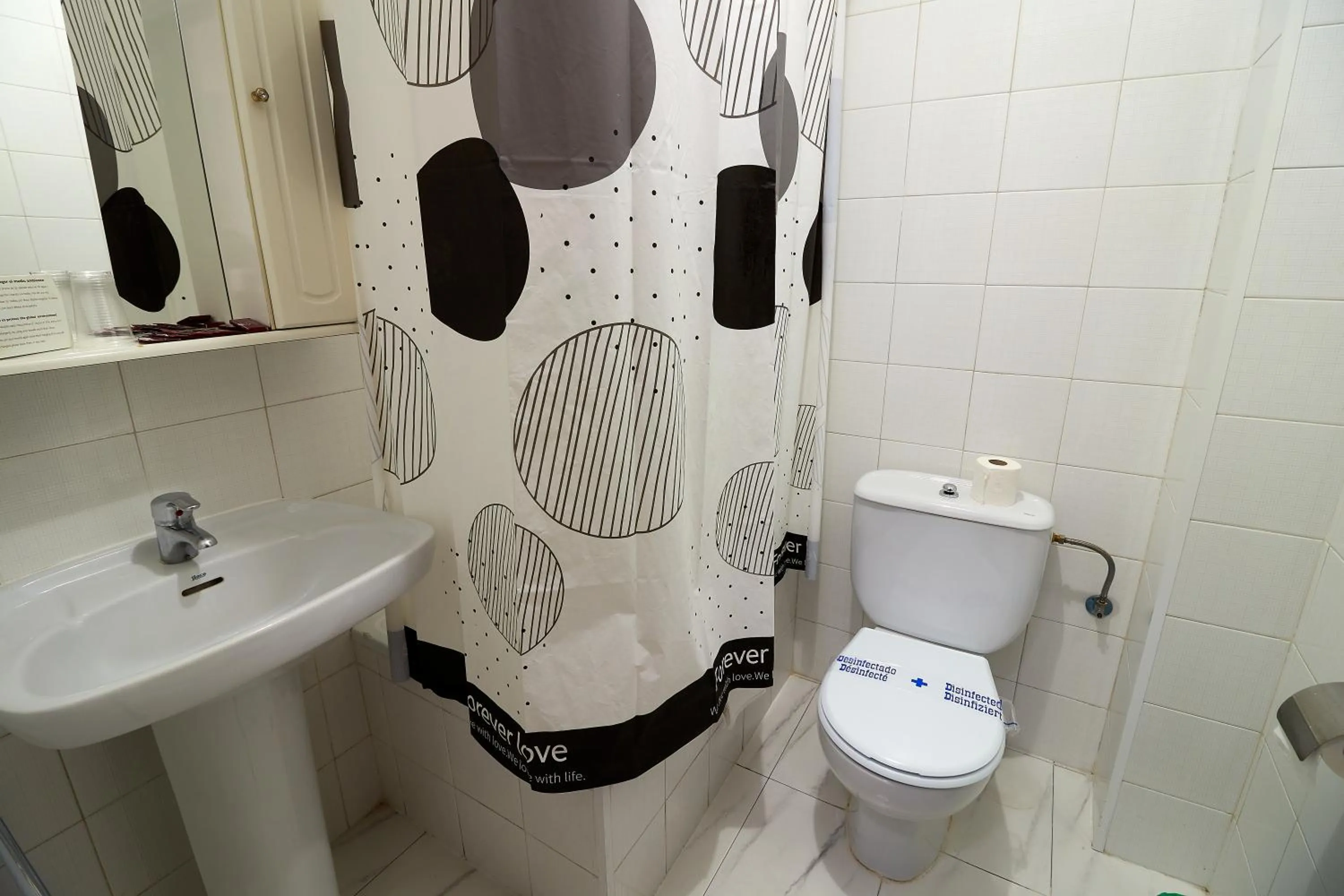 Bathroom in Hotel Virgen de los Reyes