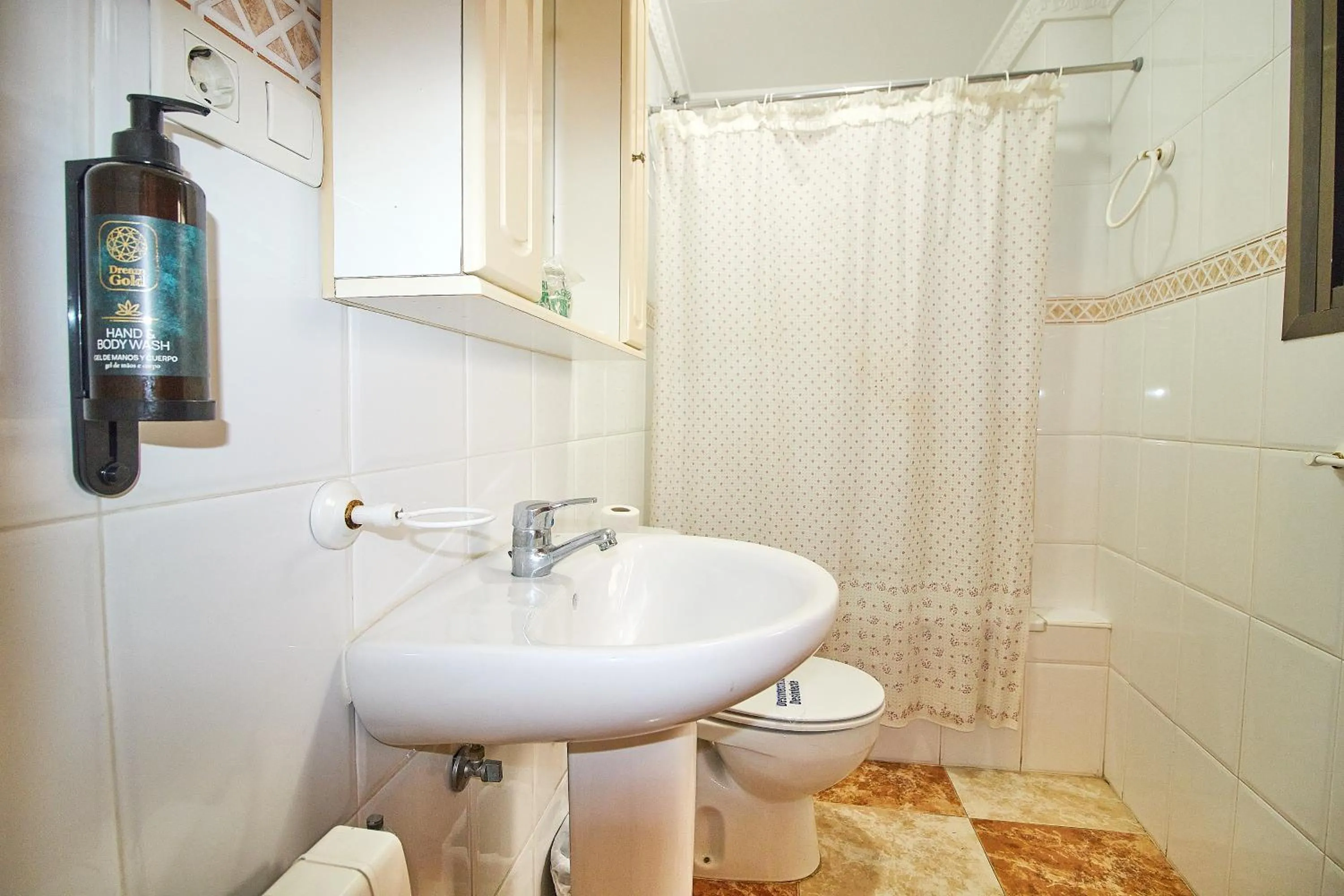 Bathroom in Hotel Virgen de los Reyes