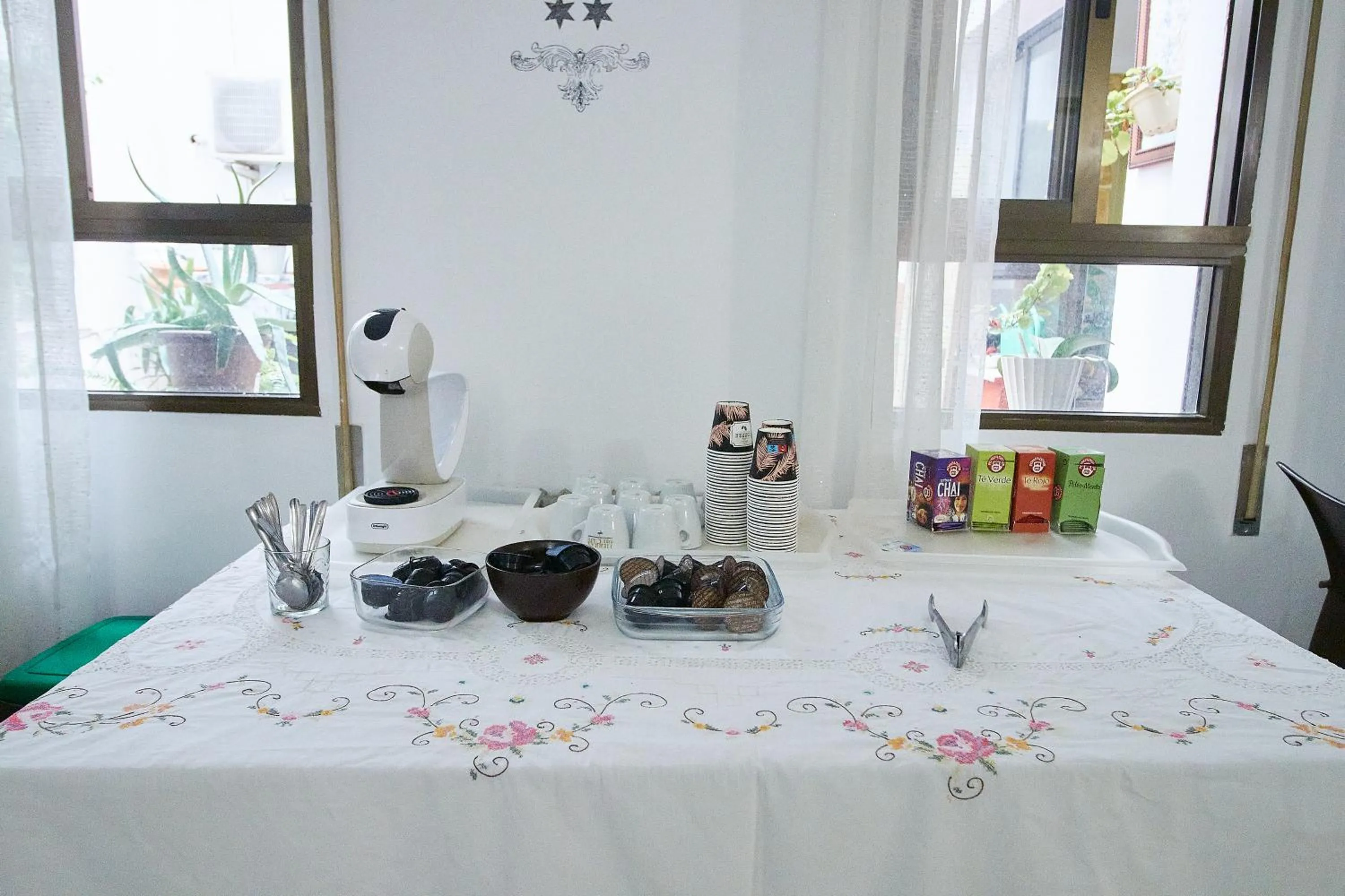 Breakfast, Bed in Hotel Virgen de los Reyes