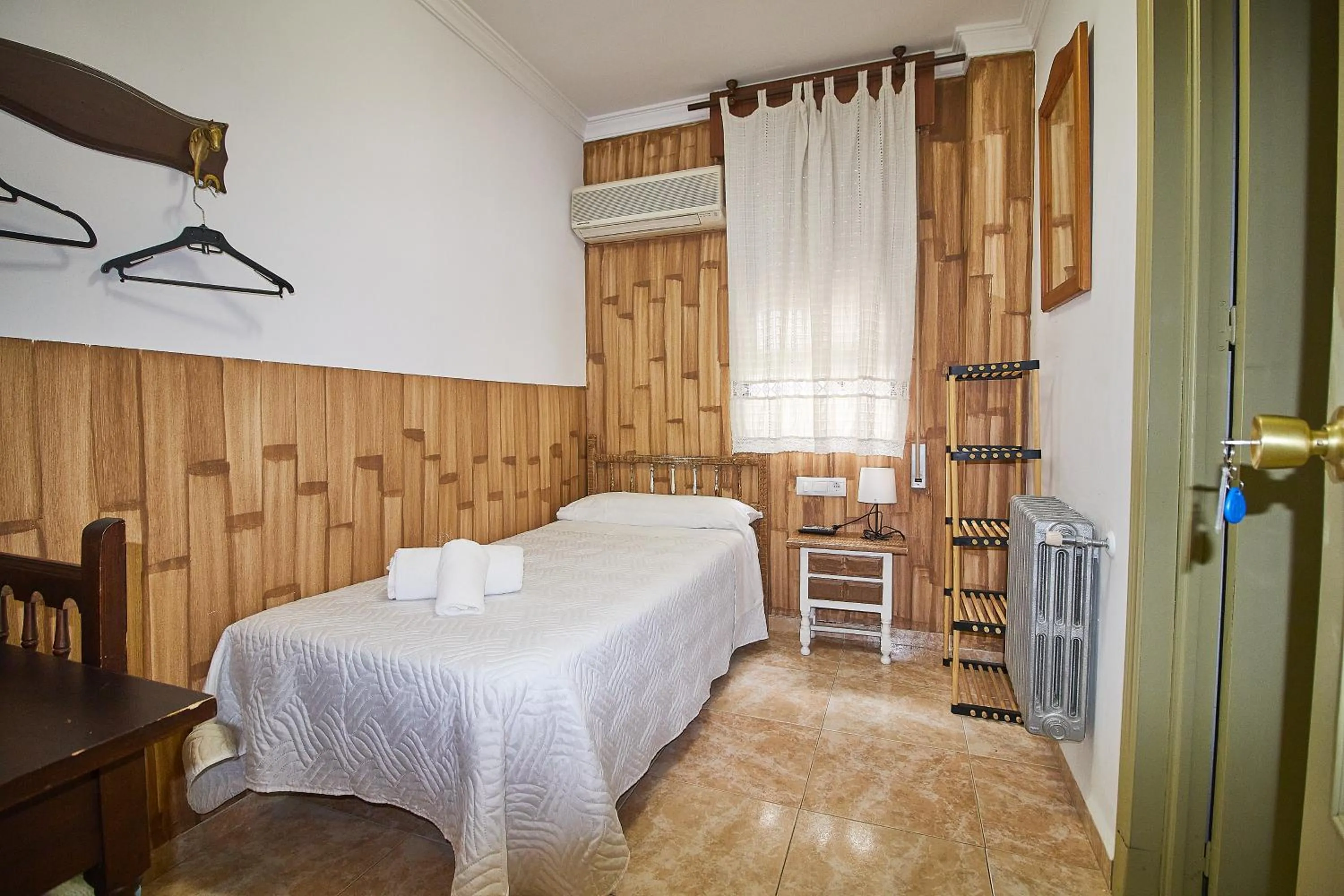 Bedroom, Bed in Hotel Virgen de los Reyes