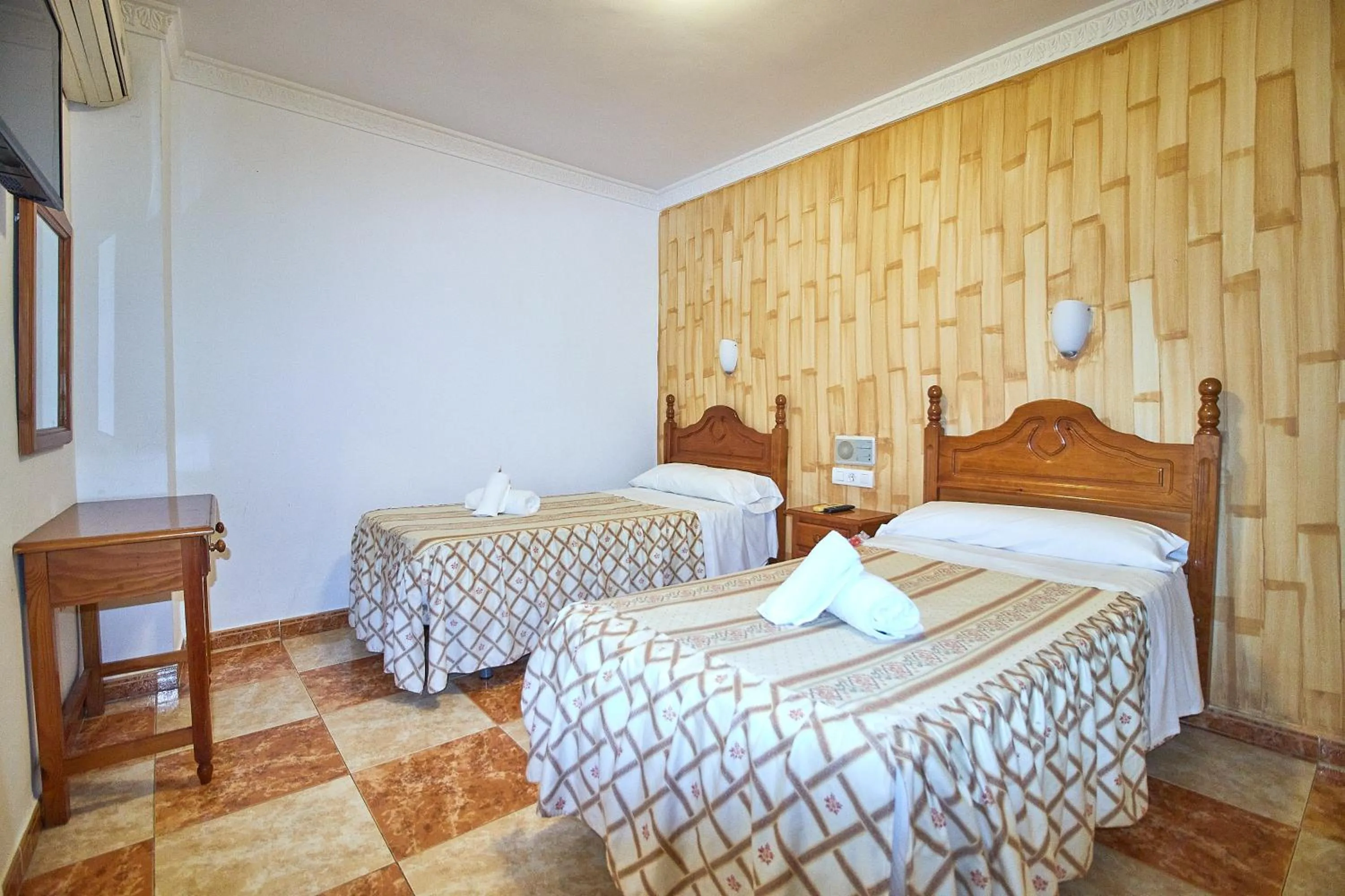 Bedroom, Bed in Hotel Virgen de los Reyes