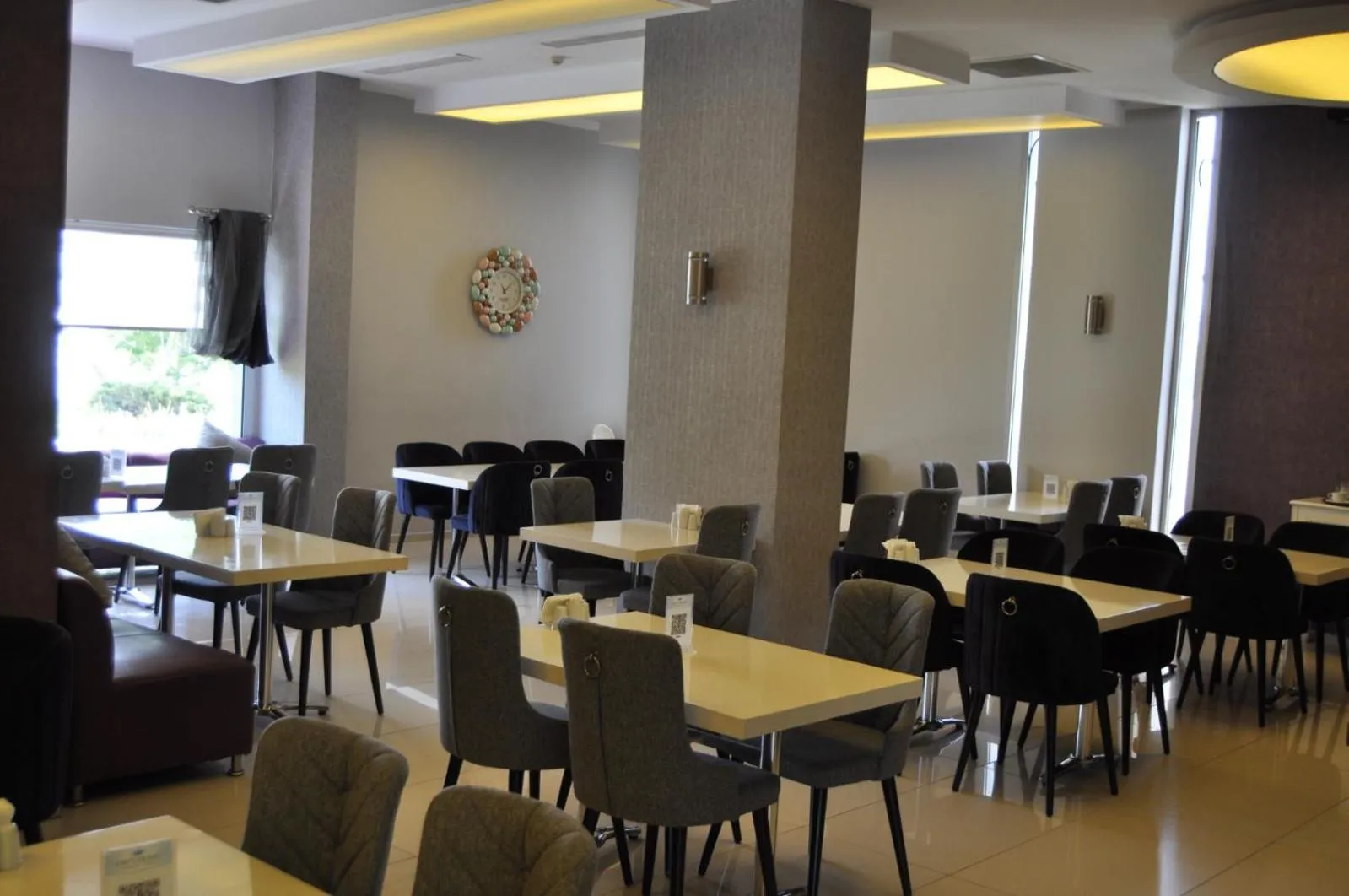 Restaurant/places to eat in Orty Airport Hotel