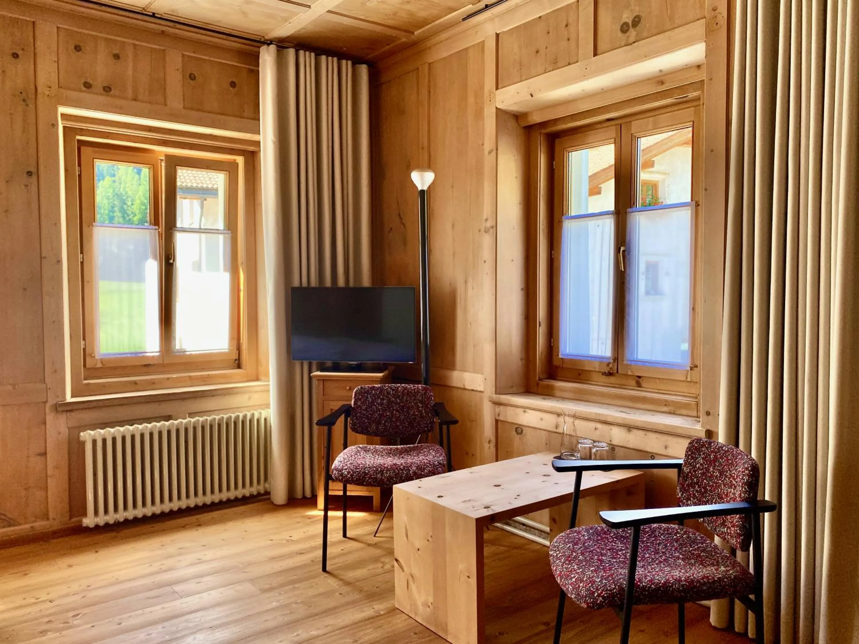 TV and multimedia in Hotel Central La Fainera Superior