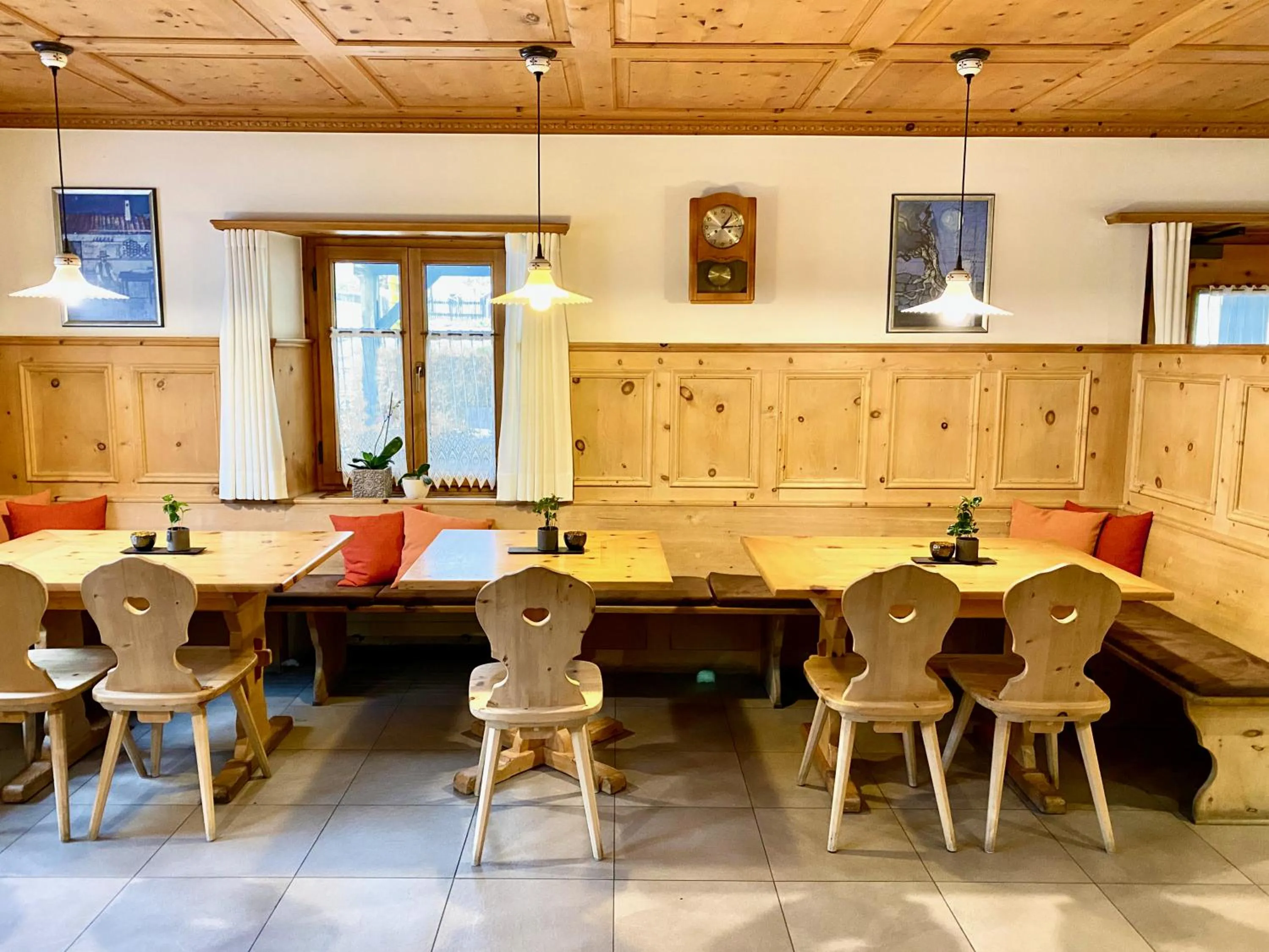 Restaurant/places to eat in Hotel Central La Fainera Superior