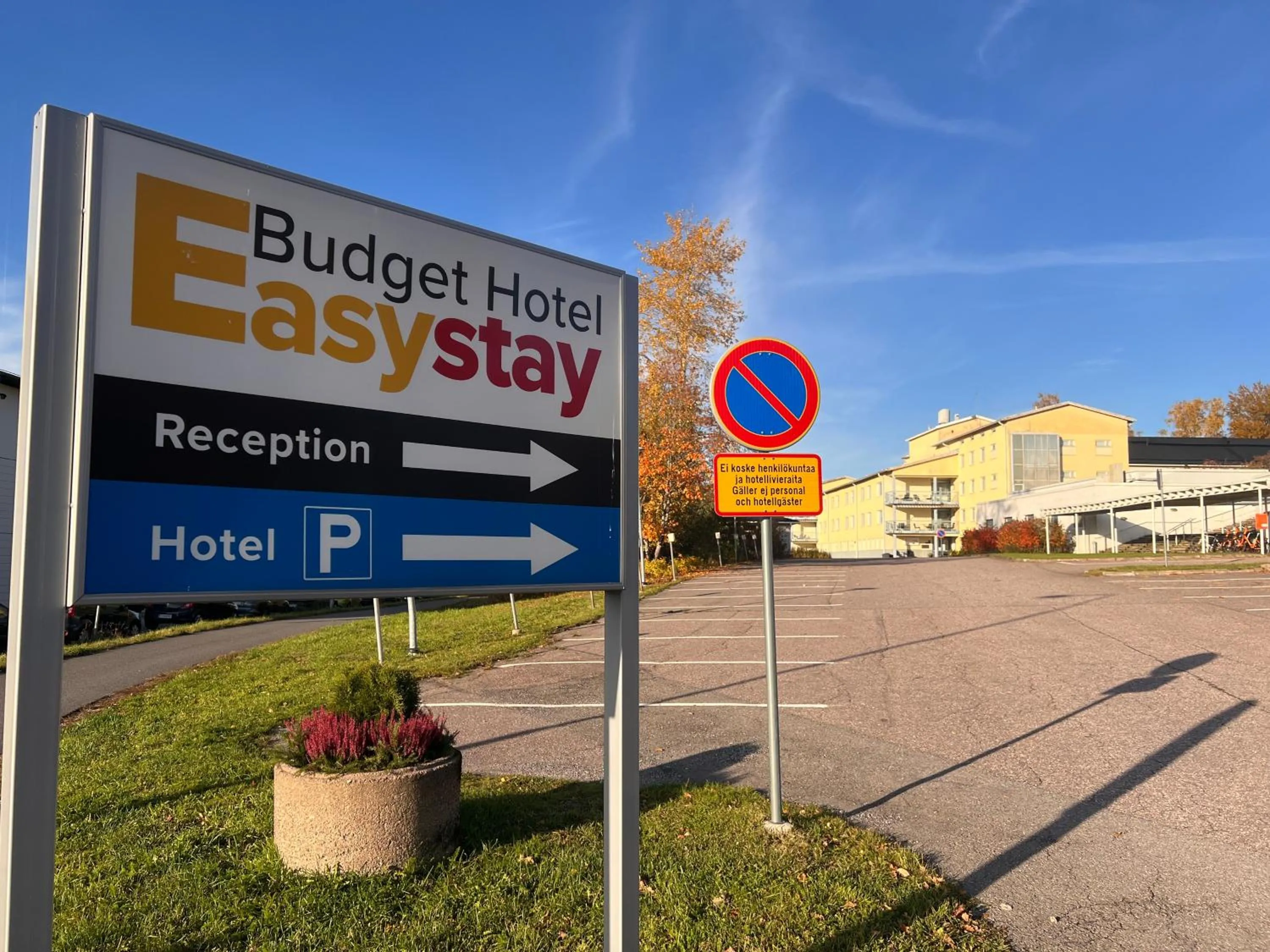 Property building in Budget Hotel Easystay