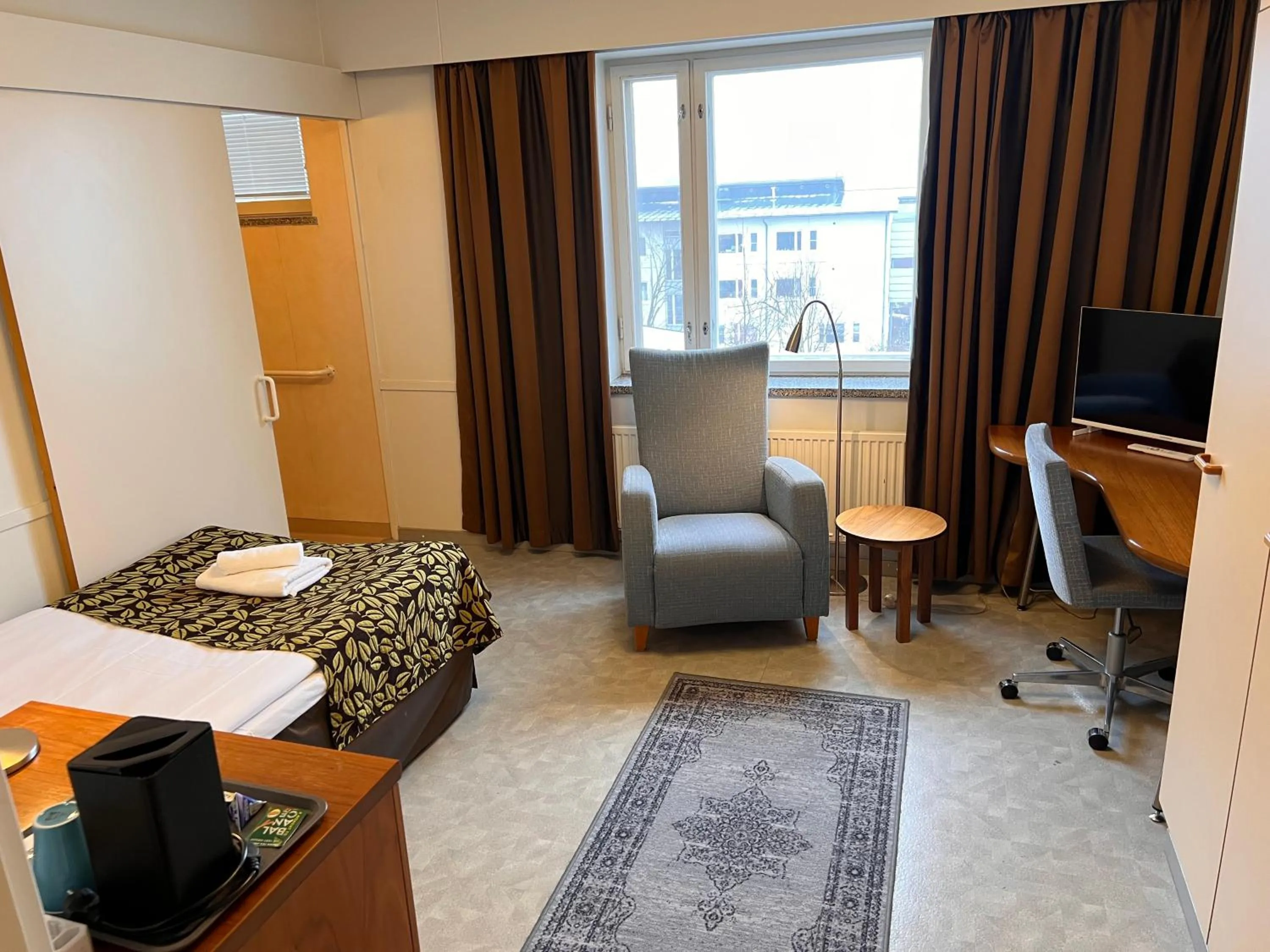 Bed in Budget Hotel Easystay