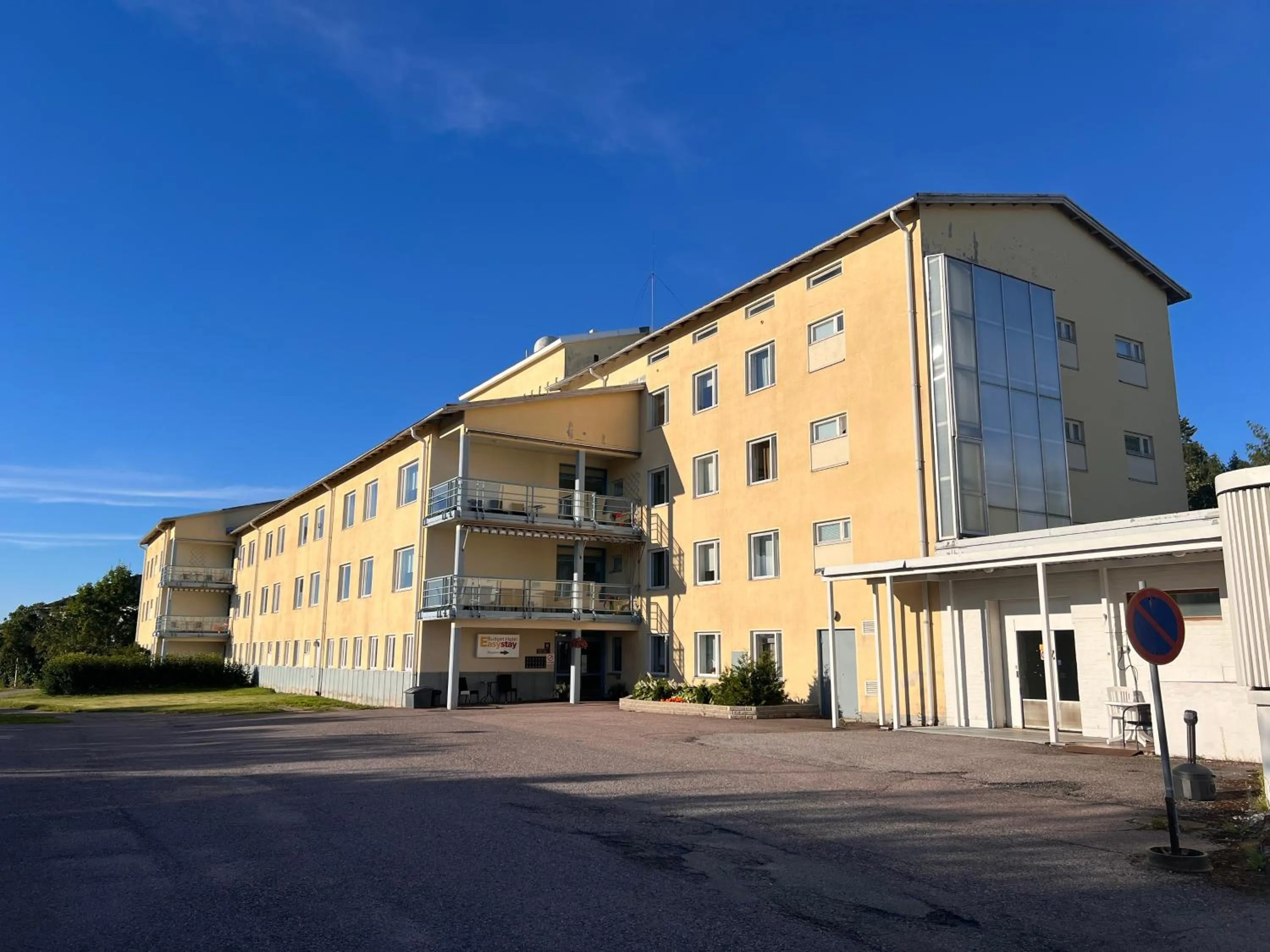 Property building in Budget Hotel Easystay