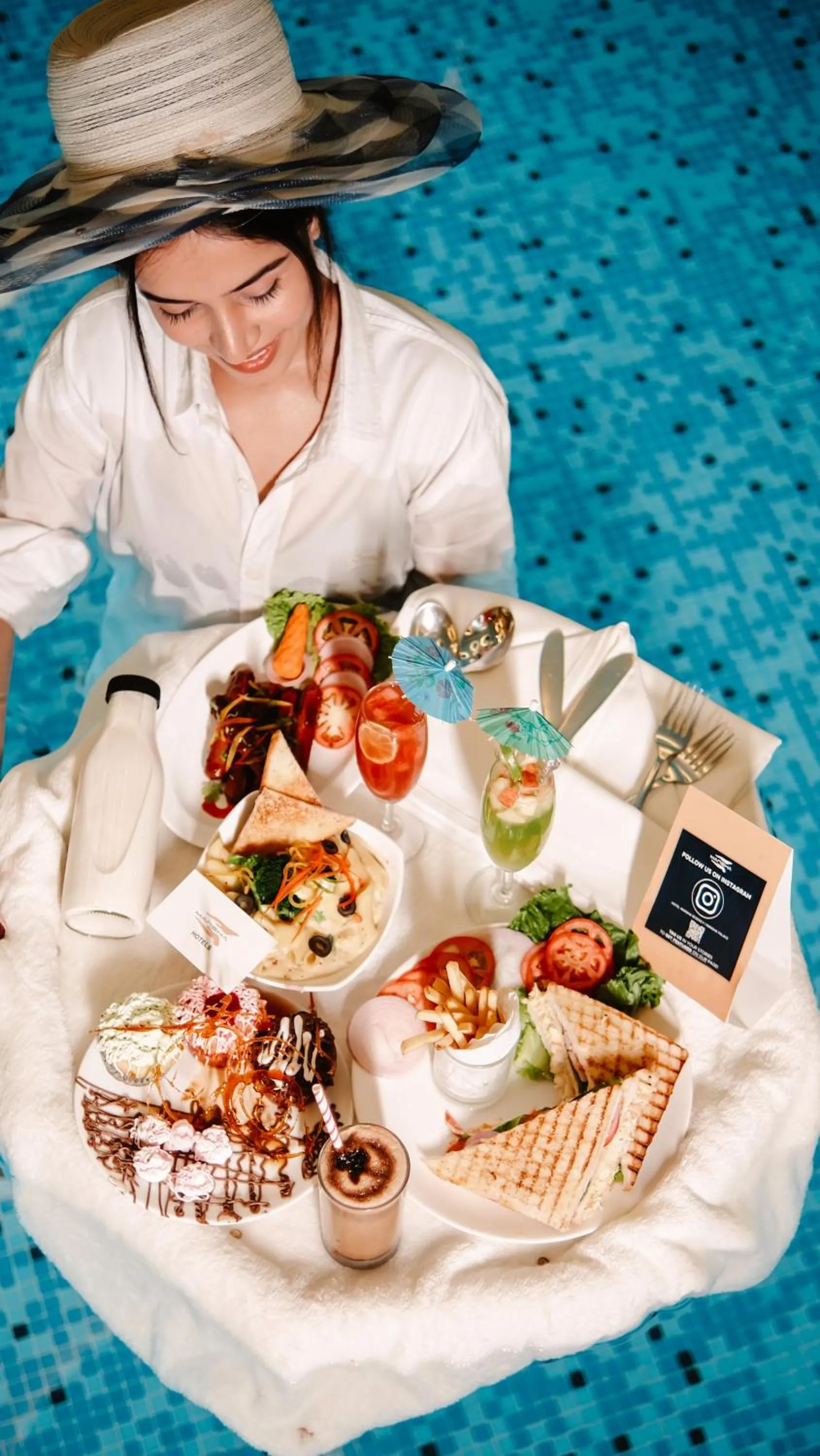 Pool view in Hotel Mansha Regency