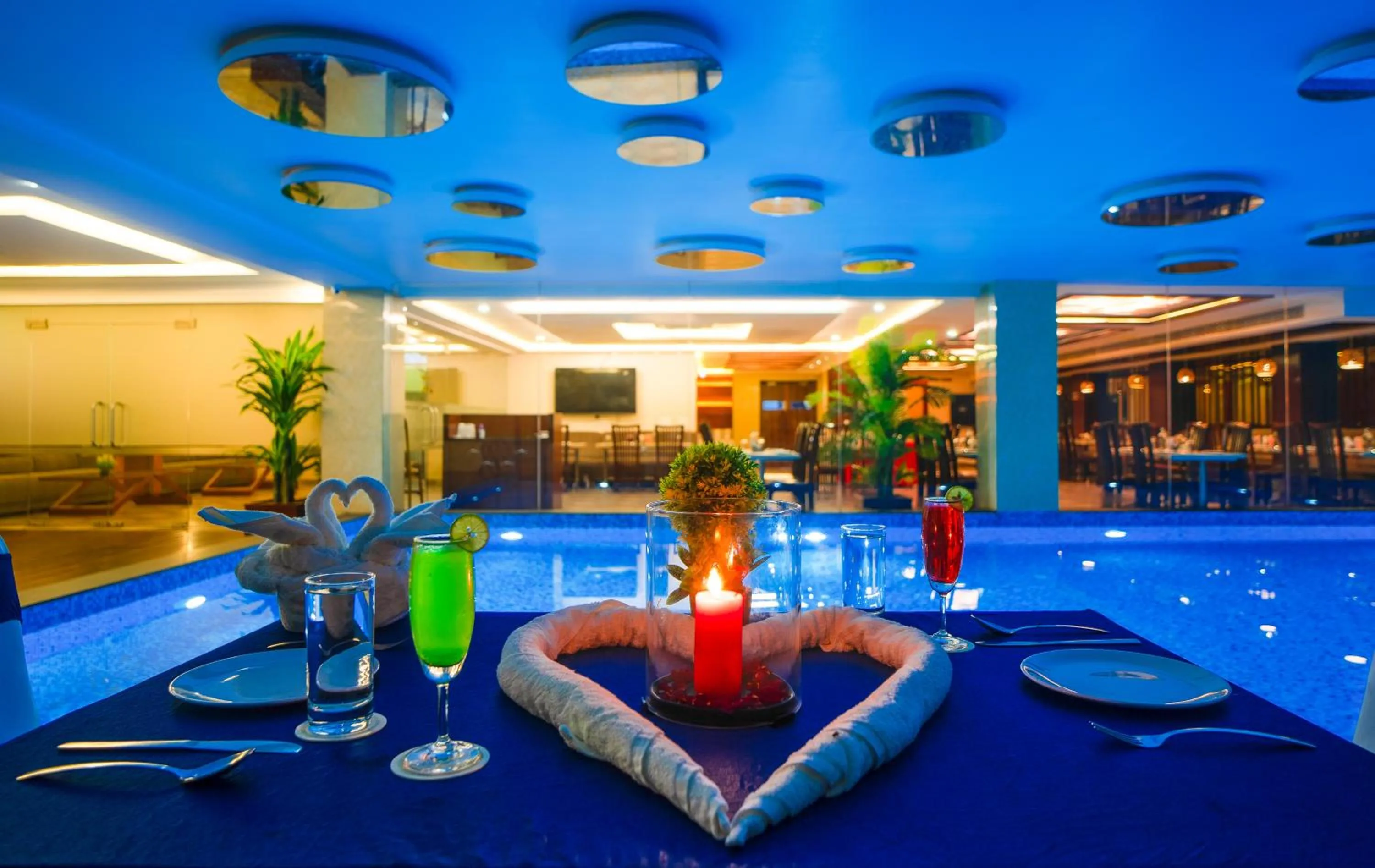 Swimming pool in Hotel Mansha Regency