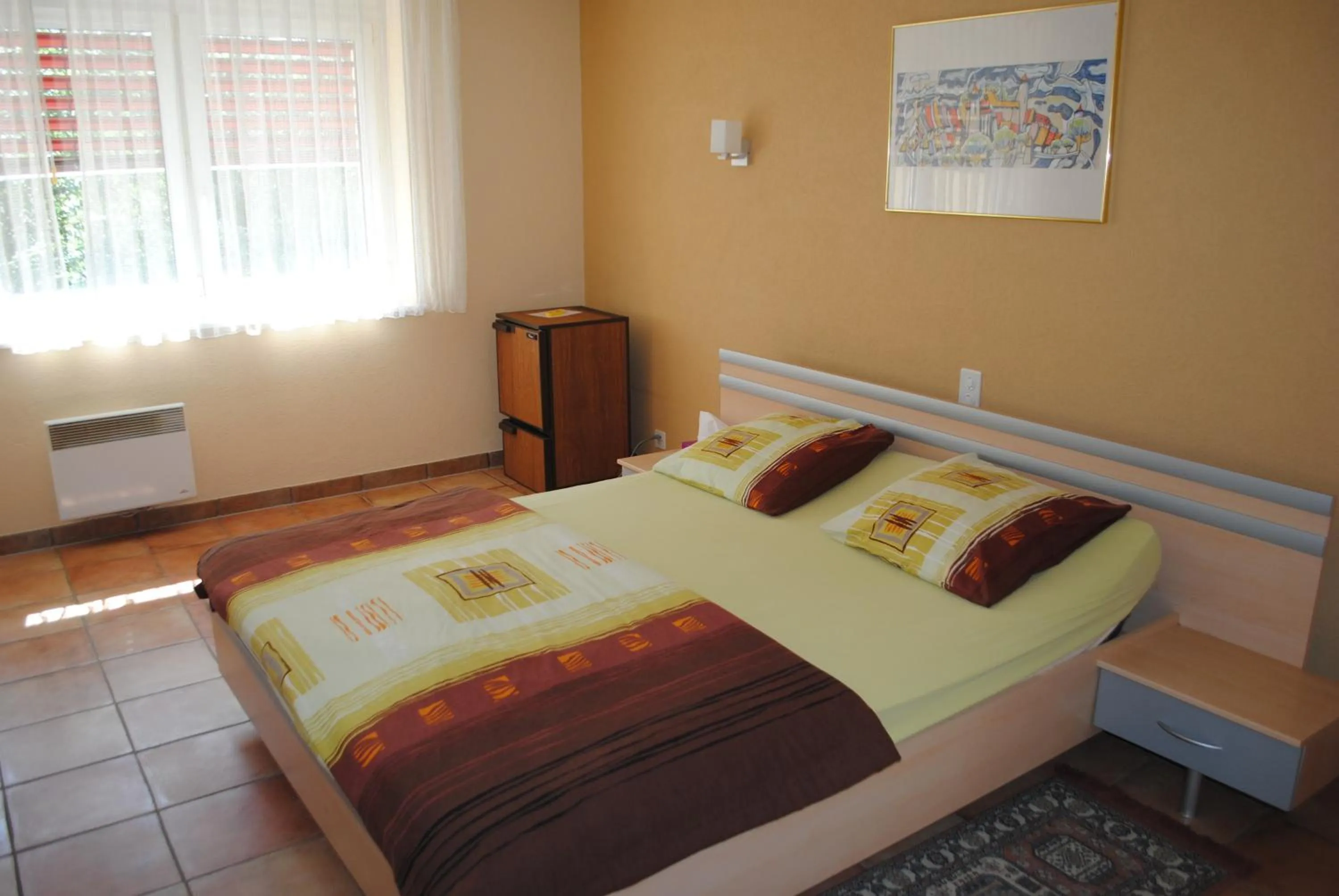 Bed in Motel - Hôtel La Poularde