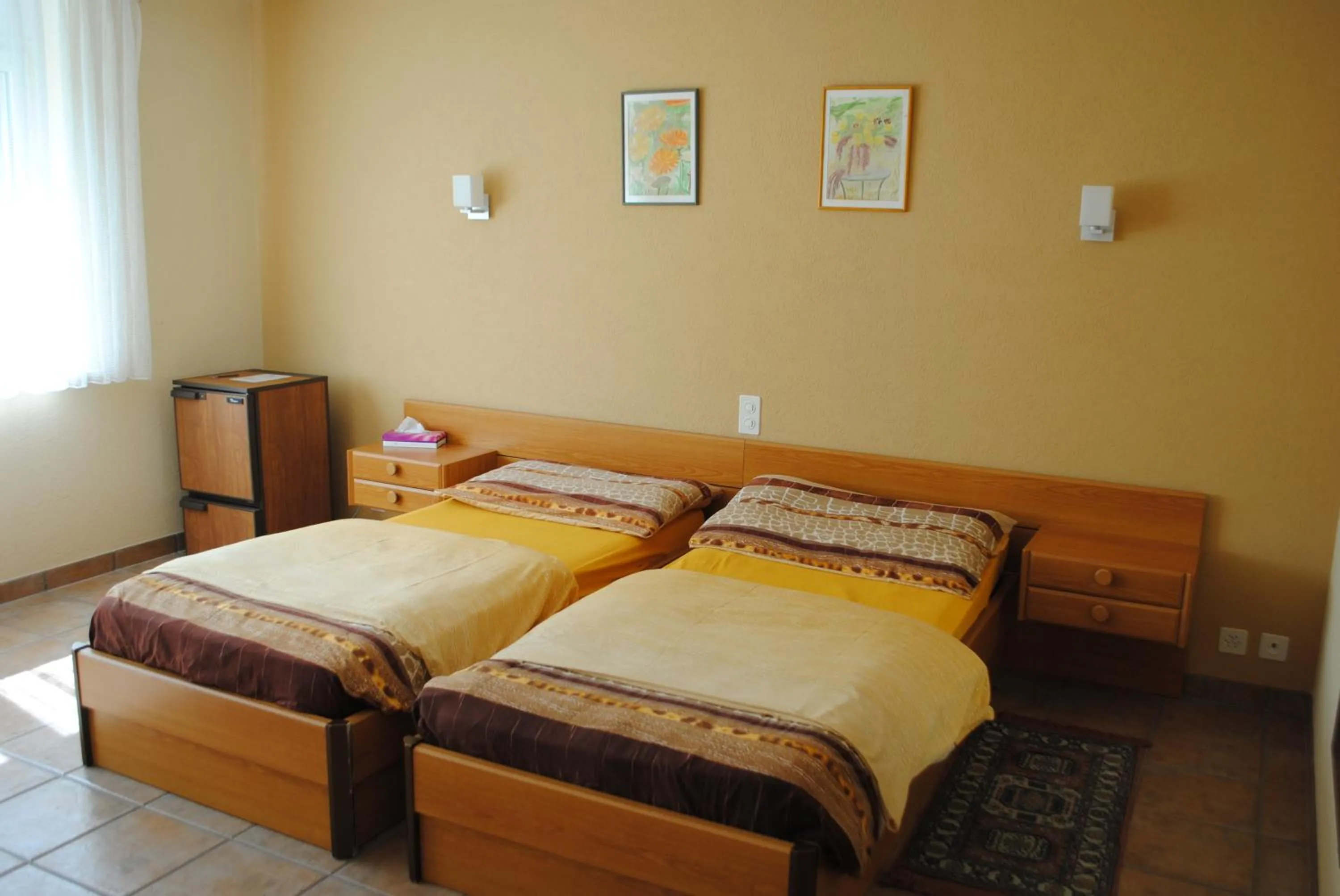 Bed in Motel - Hôtel La Poularde