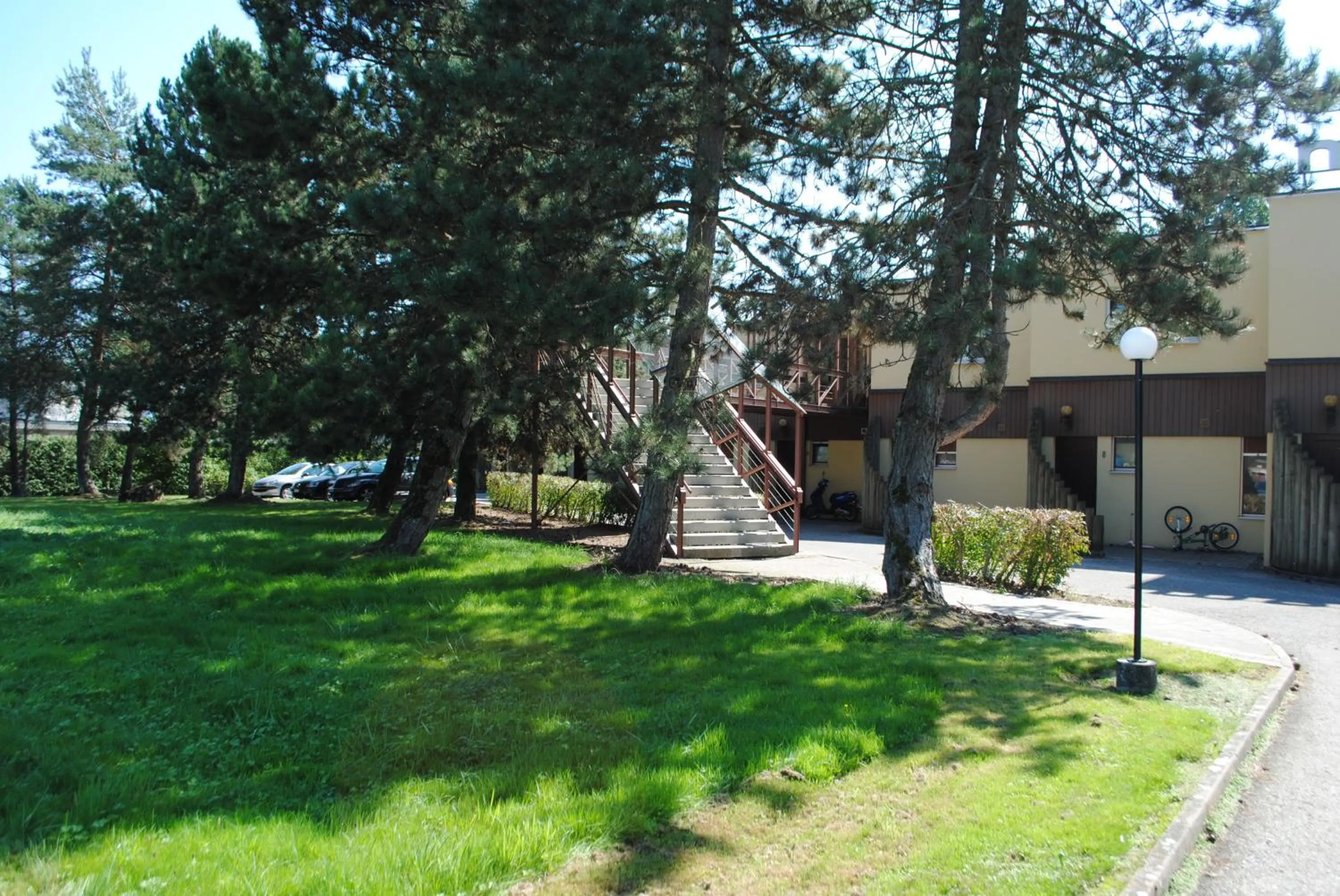 Property building in Motel - Hôtel La Poularde