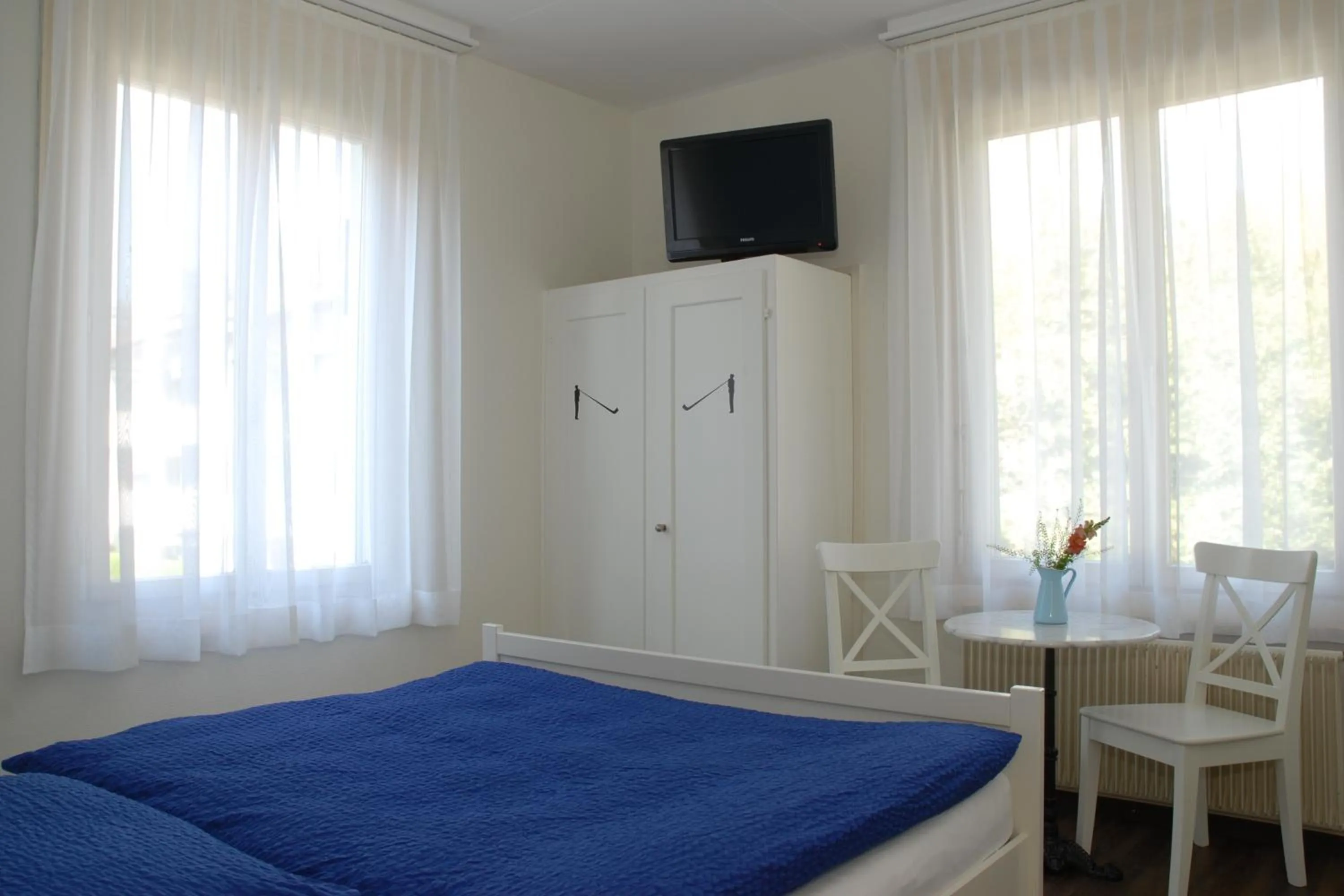 Bedroom, Bed in Hotel Alphorn