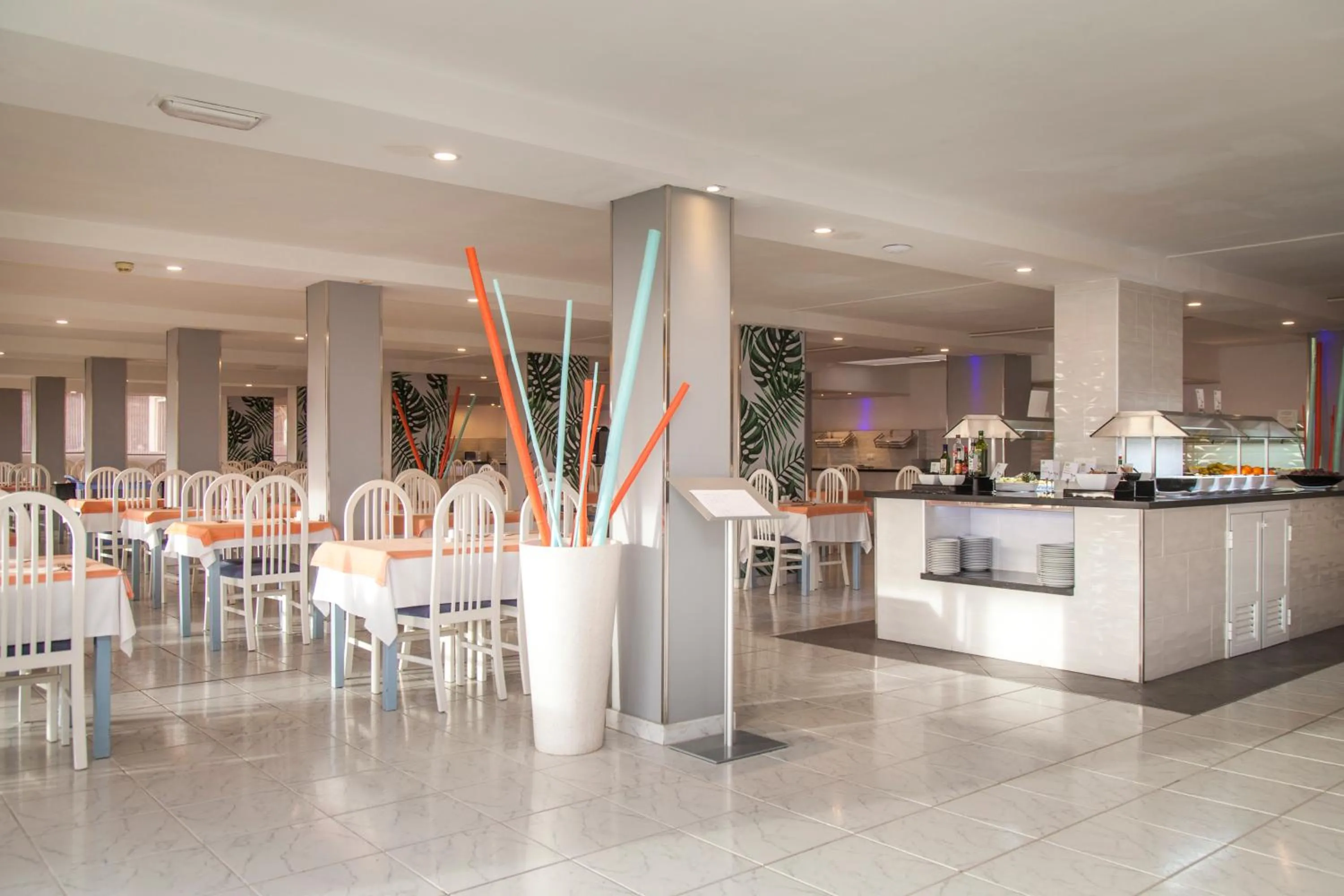 Restaurant/places to eat in Apartamentos Palm Garden