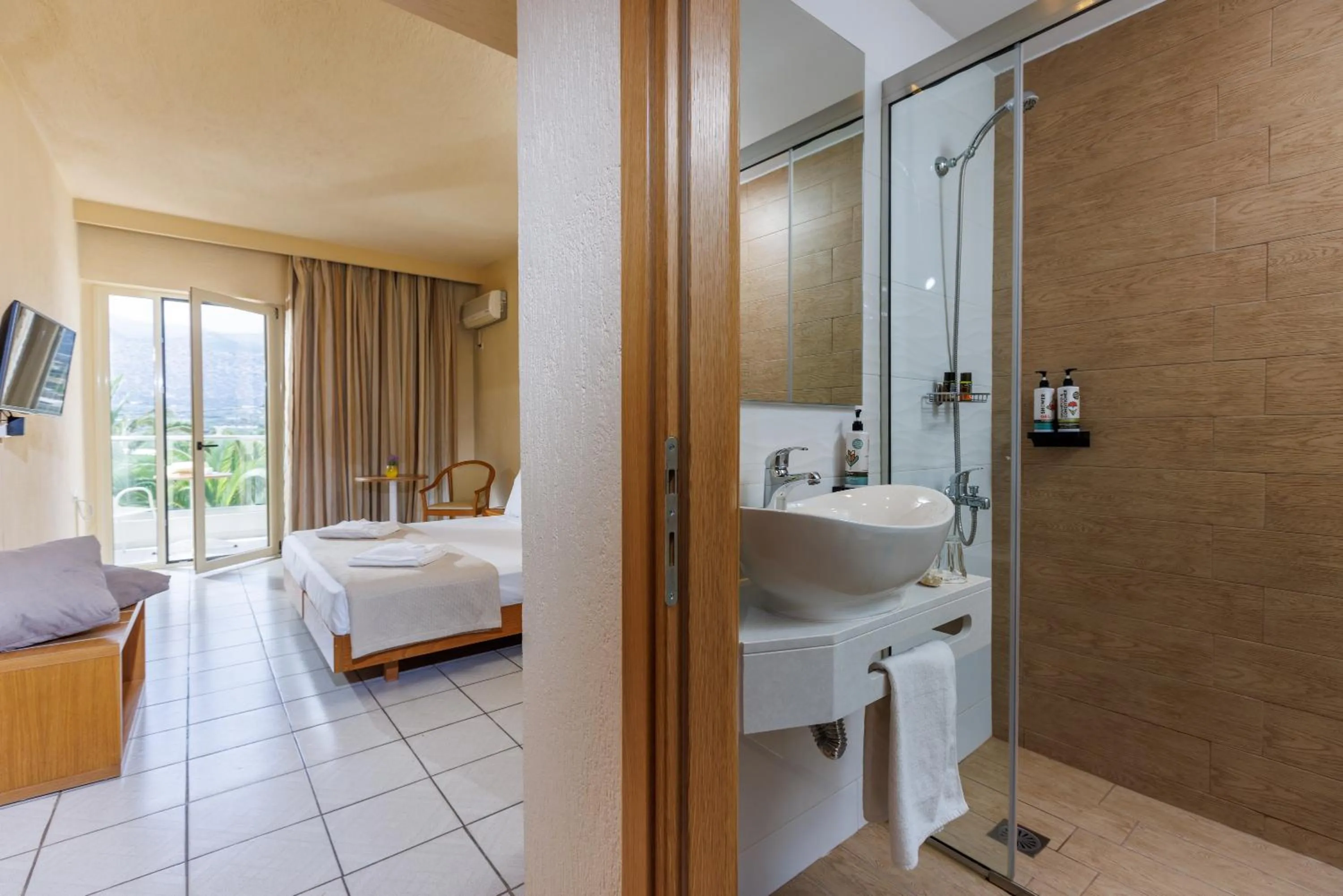 Shower, Bed in Malia Bay Beach Hotel & Bungalows