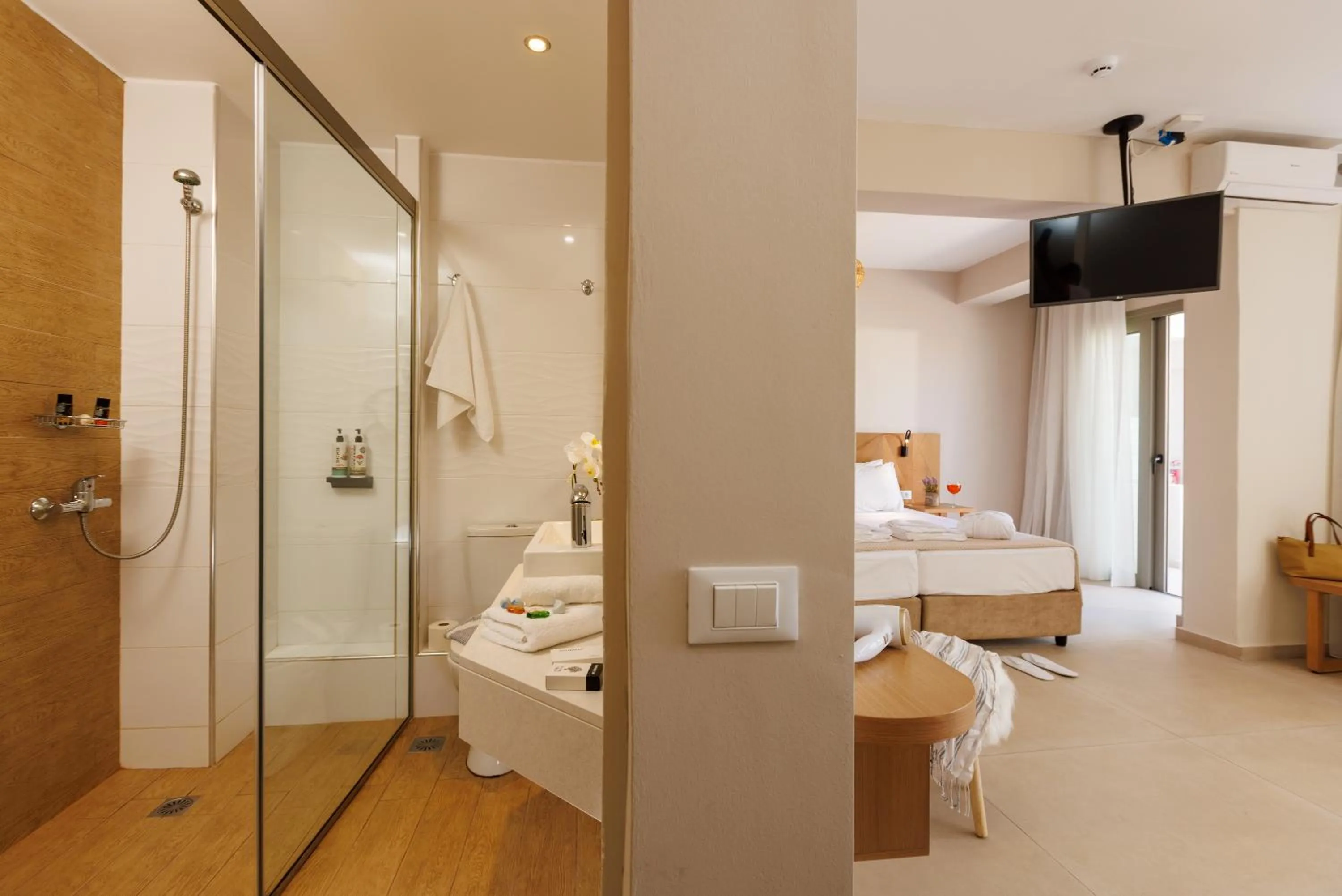 Bed in Malia Bay Beach Hotel & Bungalows