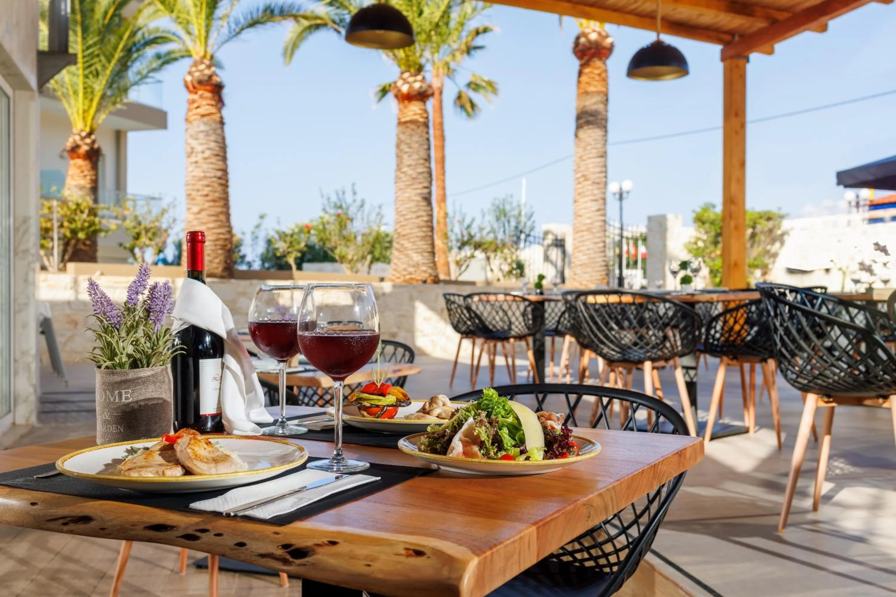 Restaurant/places to eat in Malia Bay Beach Hotel & Bungalows