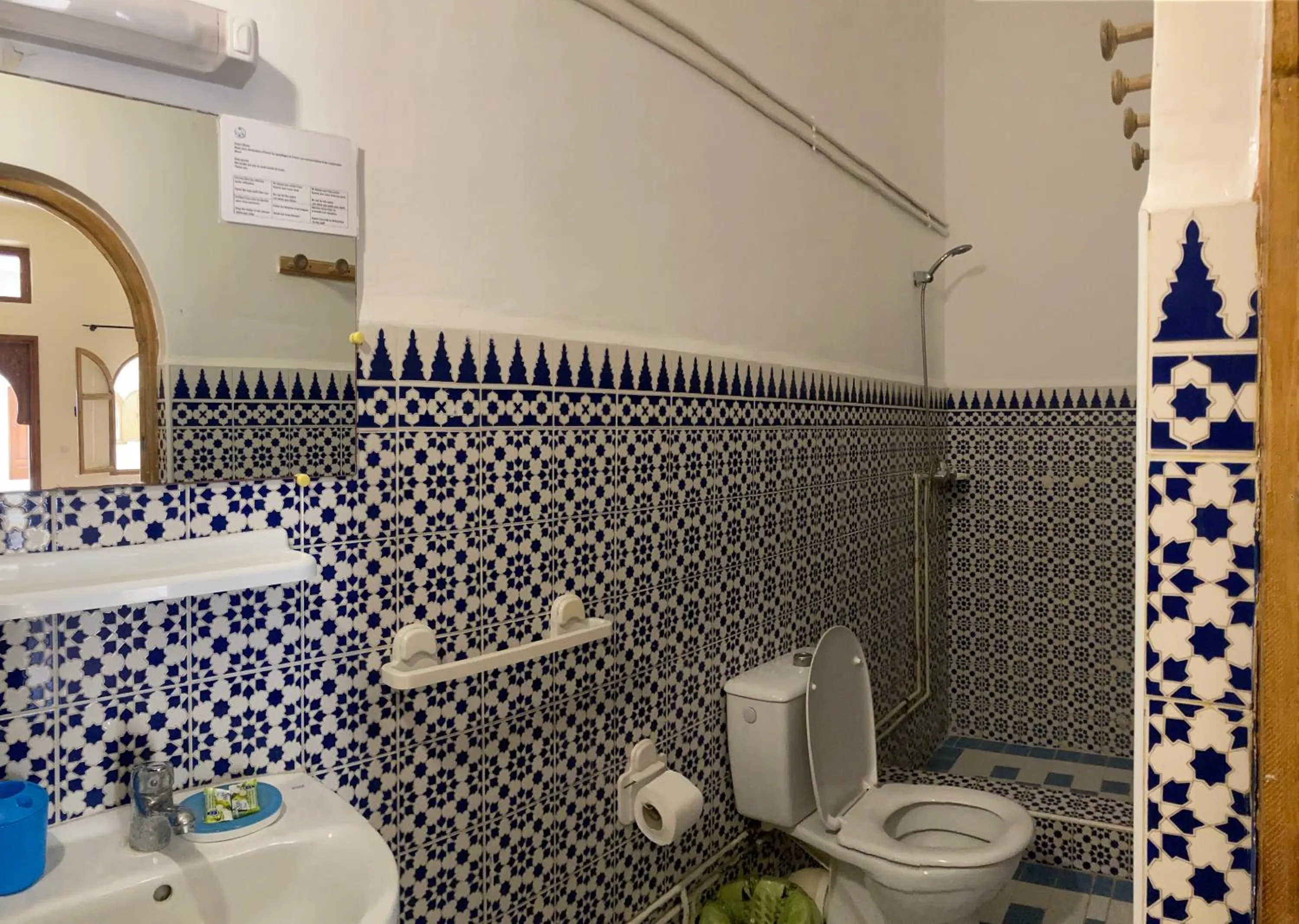 Toilet in Auberge du Marabout