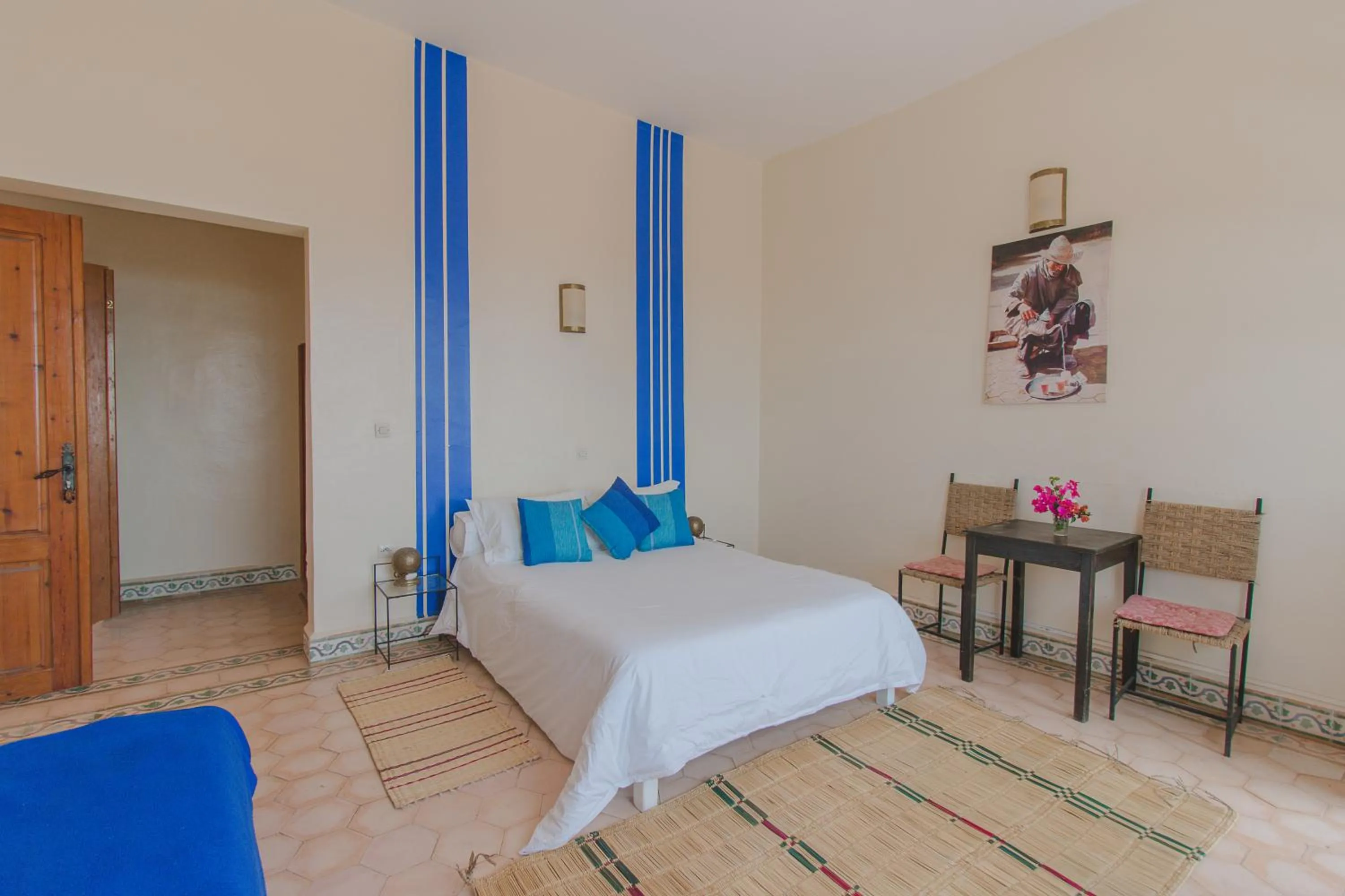 Photo of the whole room, Bed in Auberge du Marabout