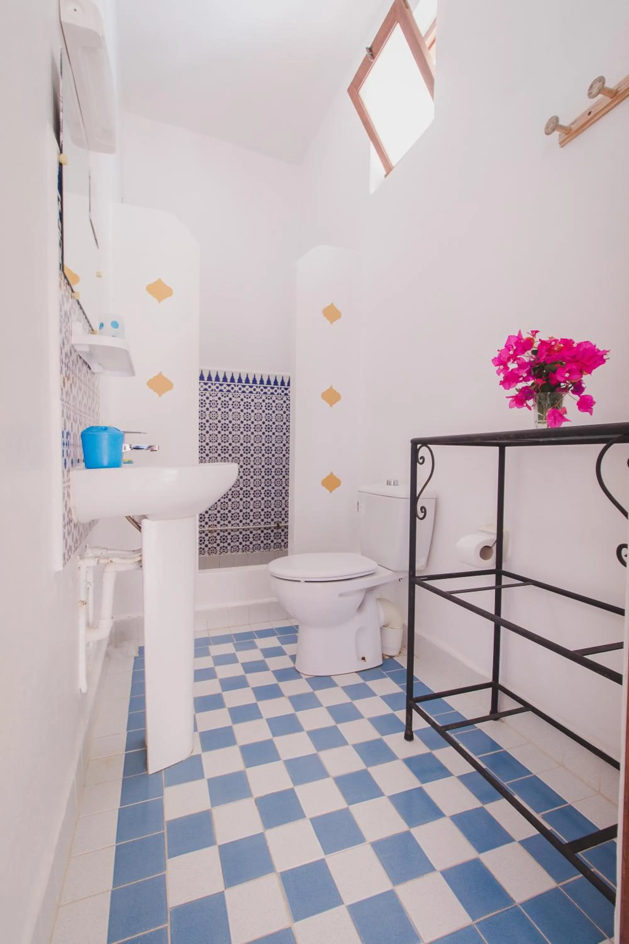 Toilet, Bed in Auberge du Marabout
