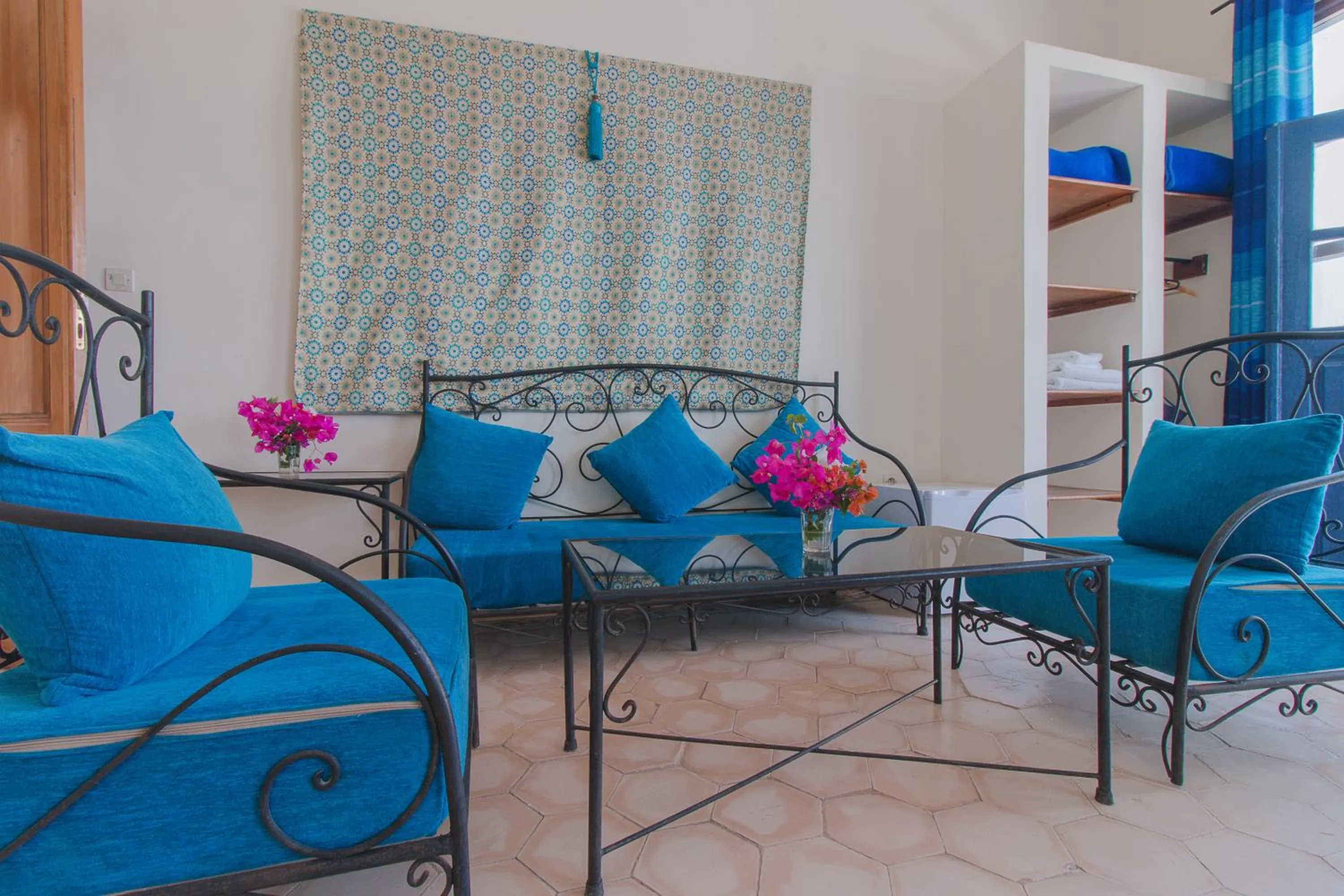 Seating area in Auberge du Marabout