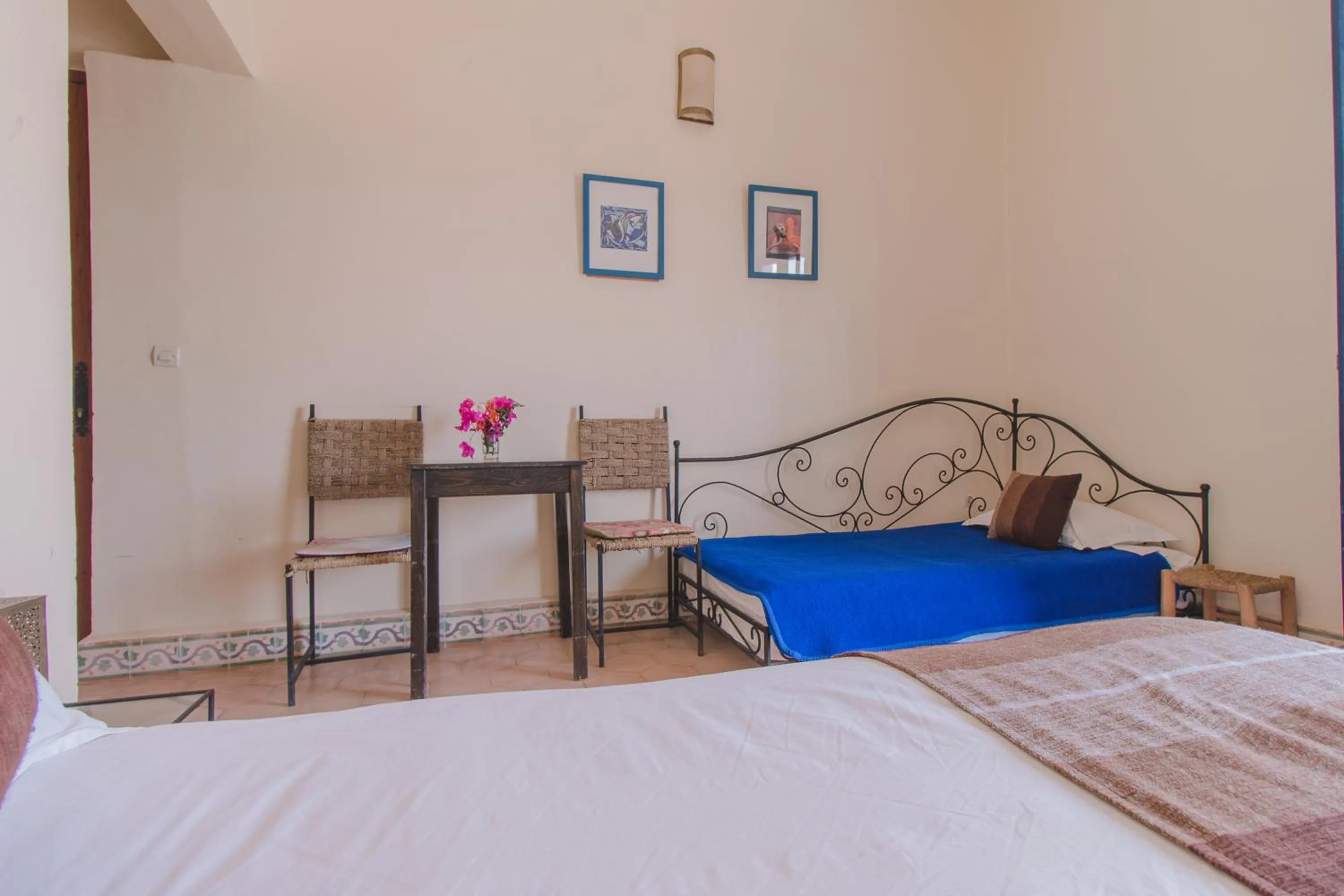 Dining area, Bed in Auberge du Marabout