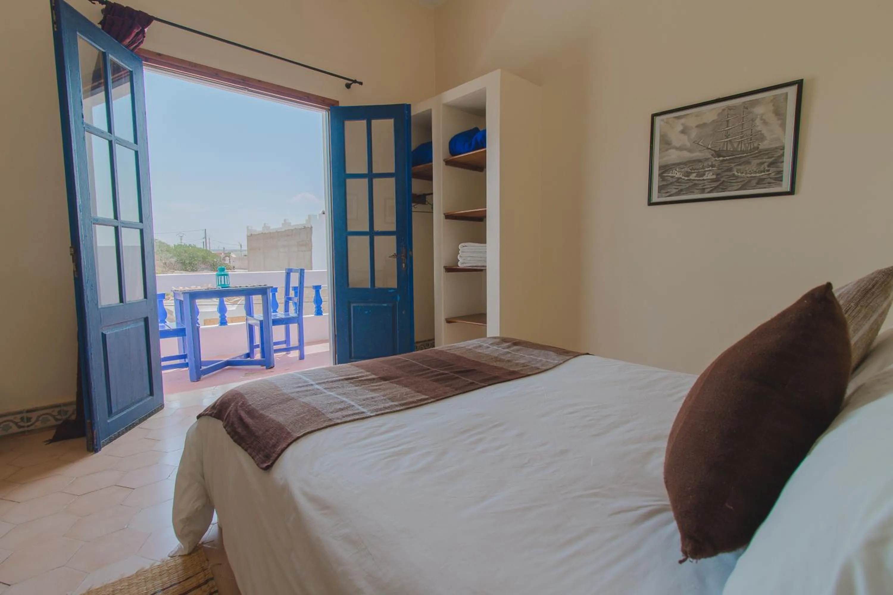 View (from property/room), Bed in Auberge du Marabout