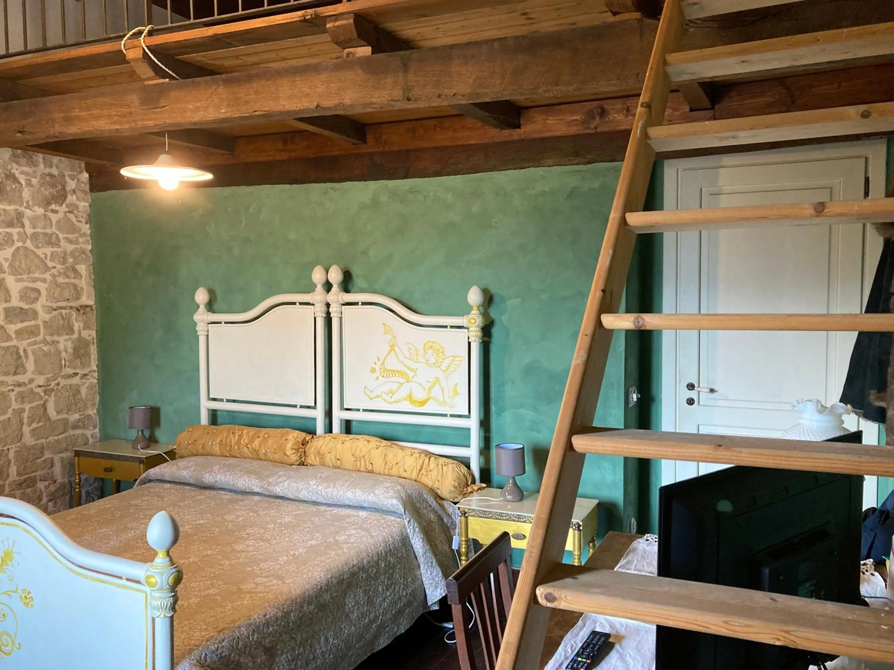 Bed in Antica Taverna del Principe