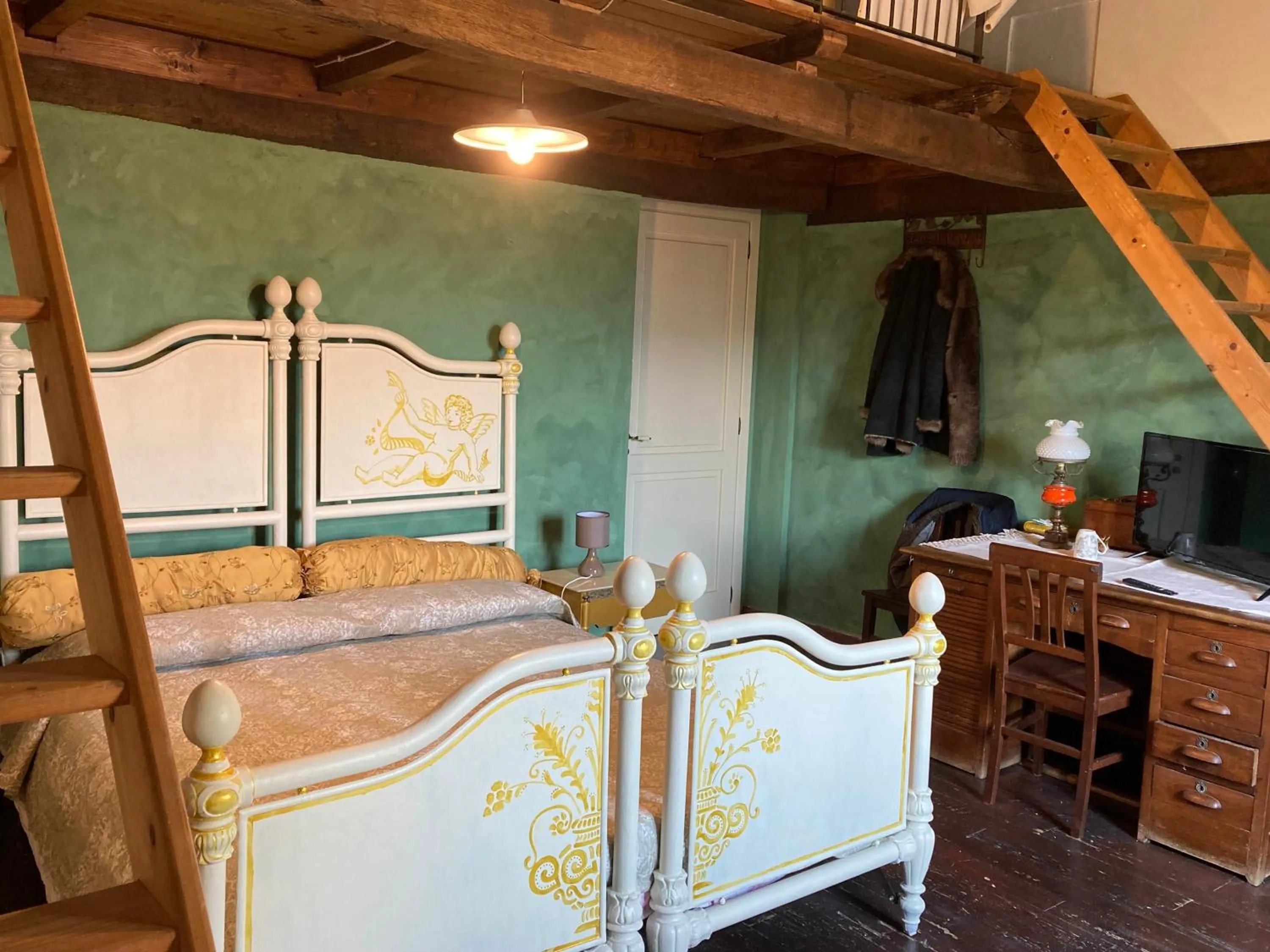 Bed in Antica Taverna del Principe