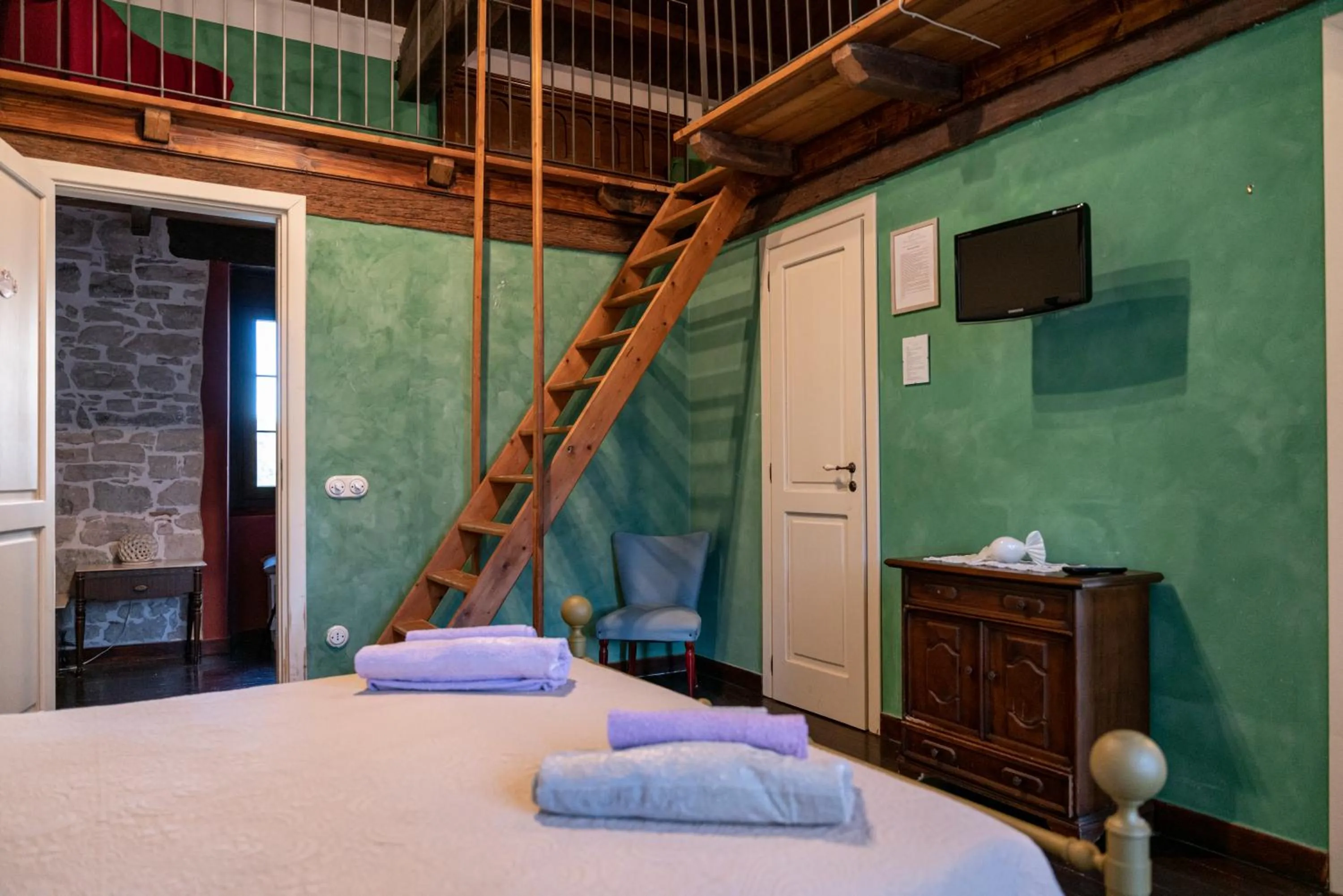 Bed in Antica Taverna del Principe