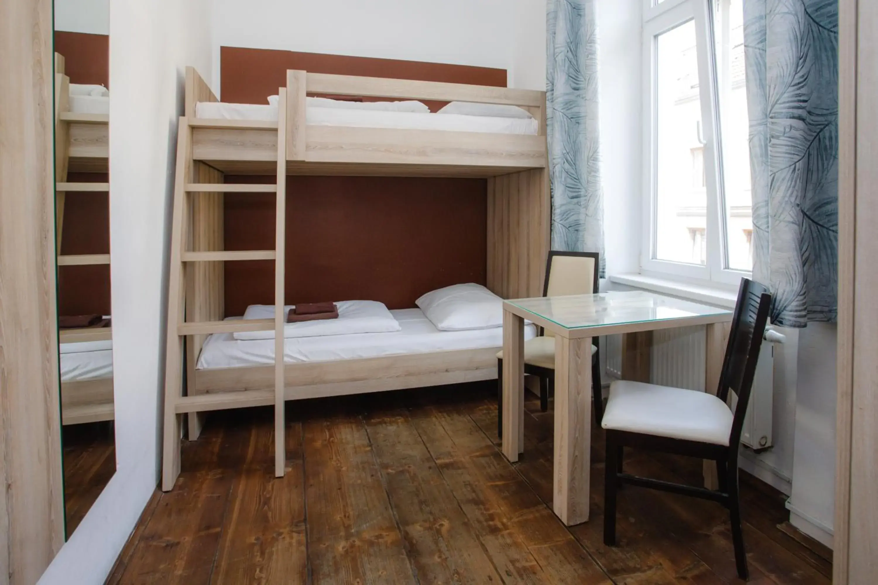 Basic Twin Room with Bunk Beds and Shared Bathroom in Cuba Bar & Hostel Basic Twin Room with Bunk Beds and Shared Bathroom in Cuba Bar & Hostel