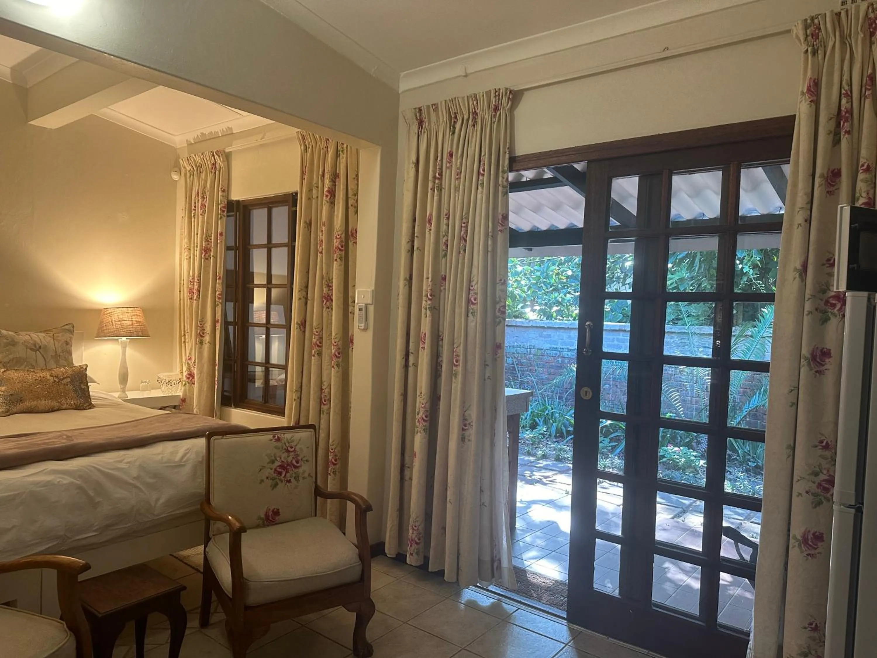 Classic King Room in Salt Rock Manor