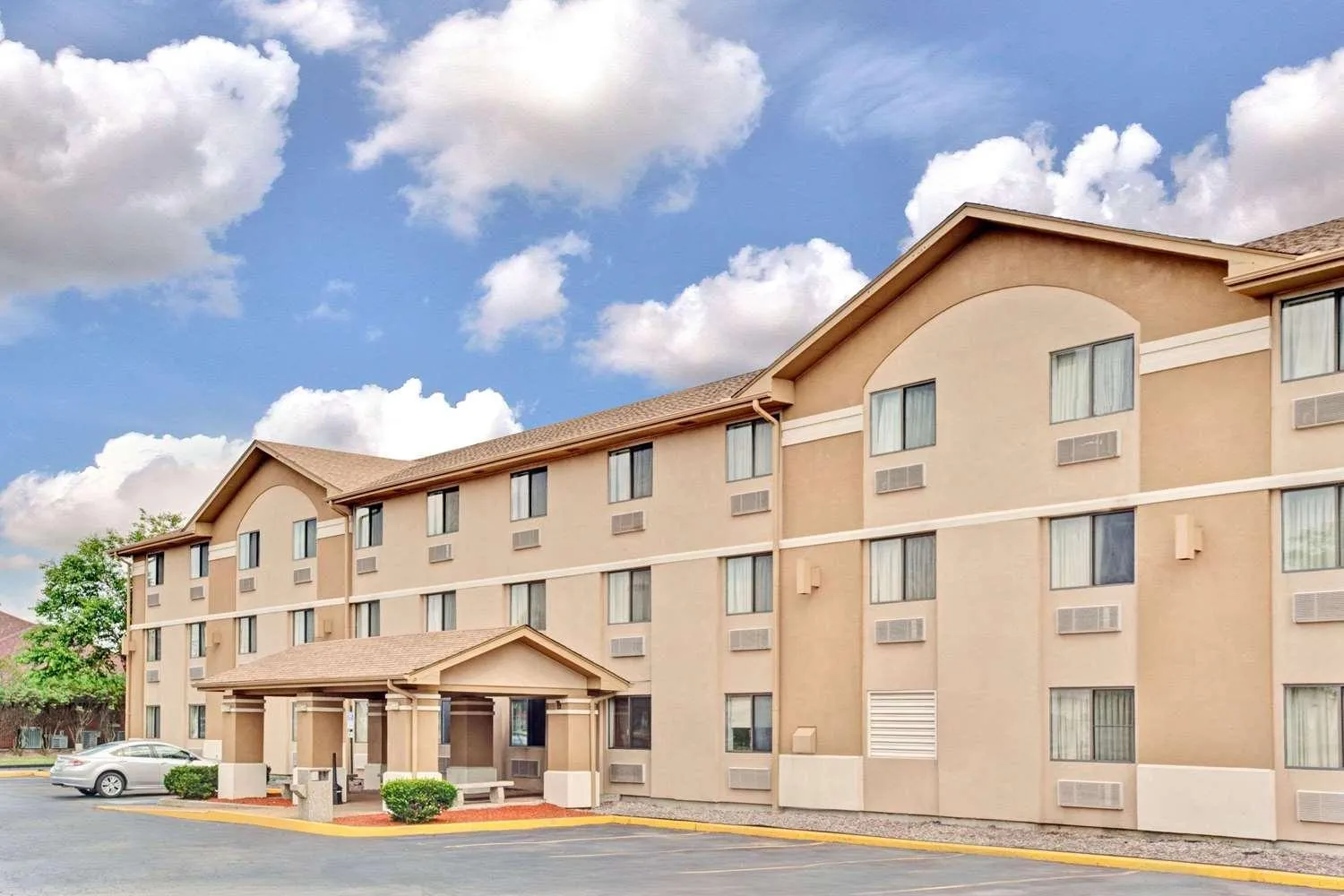 Facade/entrance in Super 8 by Wyndham Mokena/Frankfort /I-80