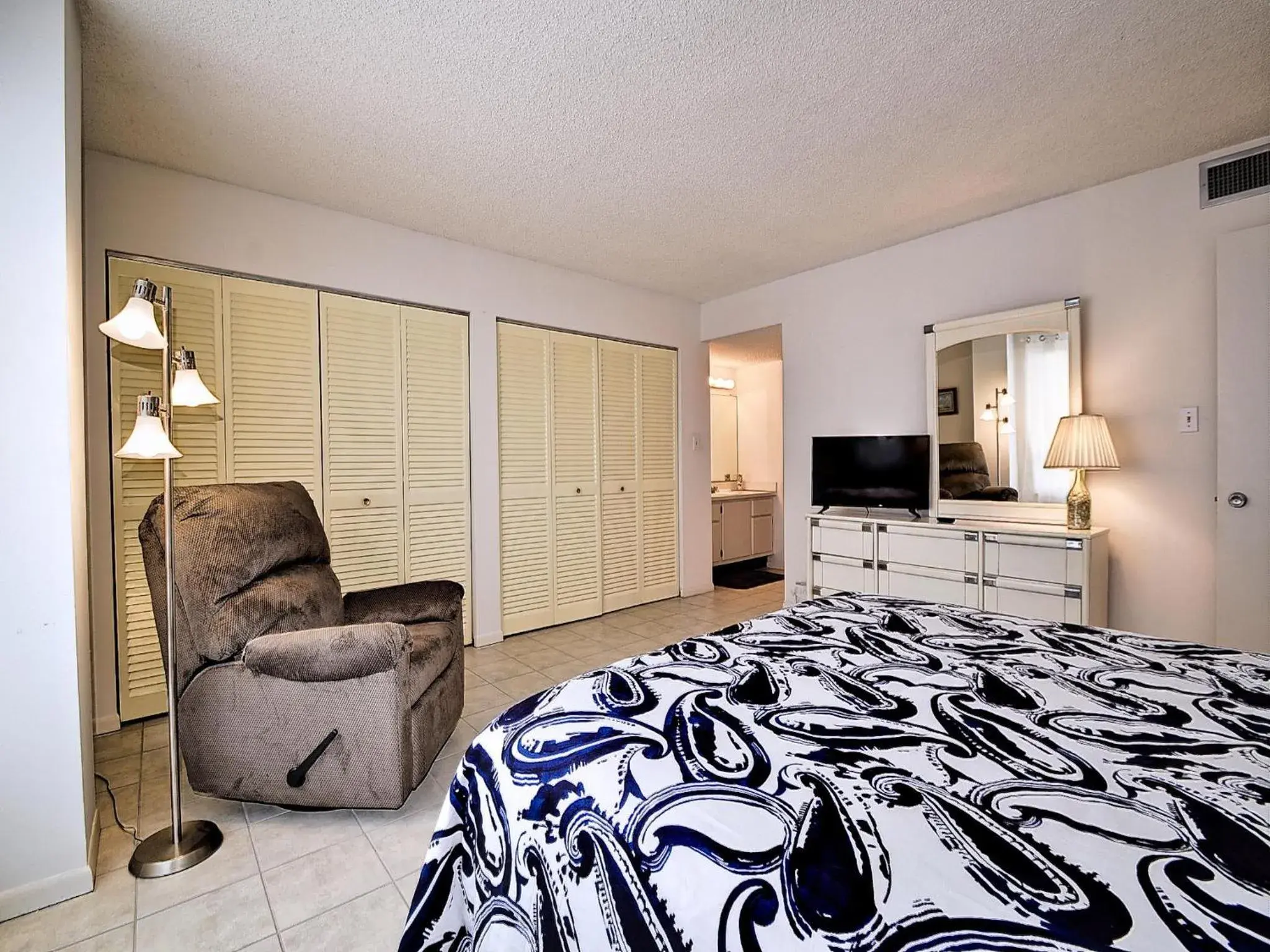 440 West Condo 1604N 440 West Condo 1604N