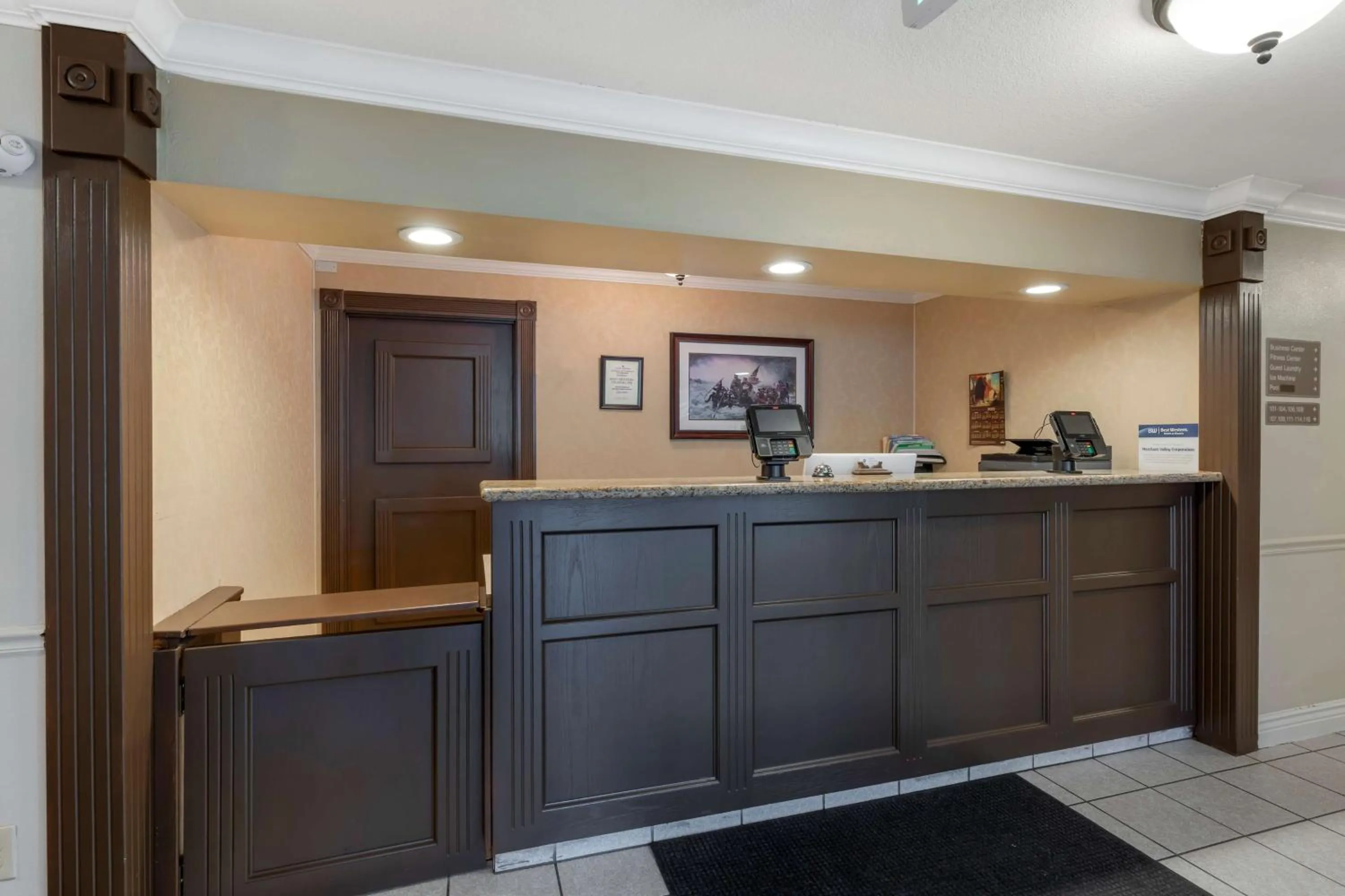 Lobby or reception in Best Western Colonial Inn